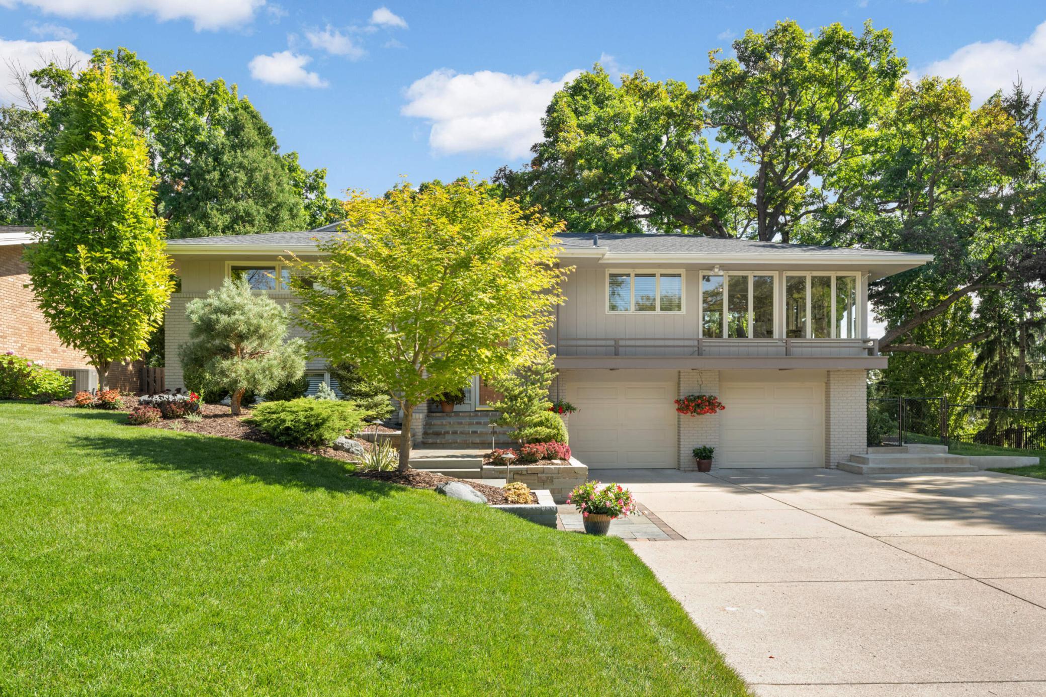 6709 Southcrest Dr, Edina, MN 55435