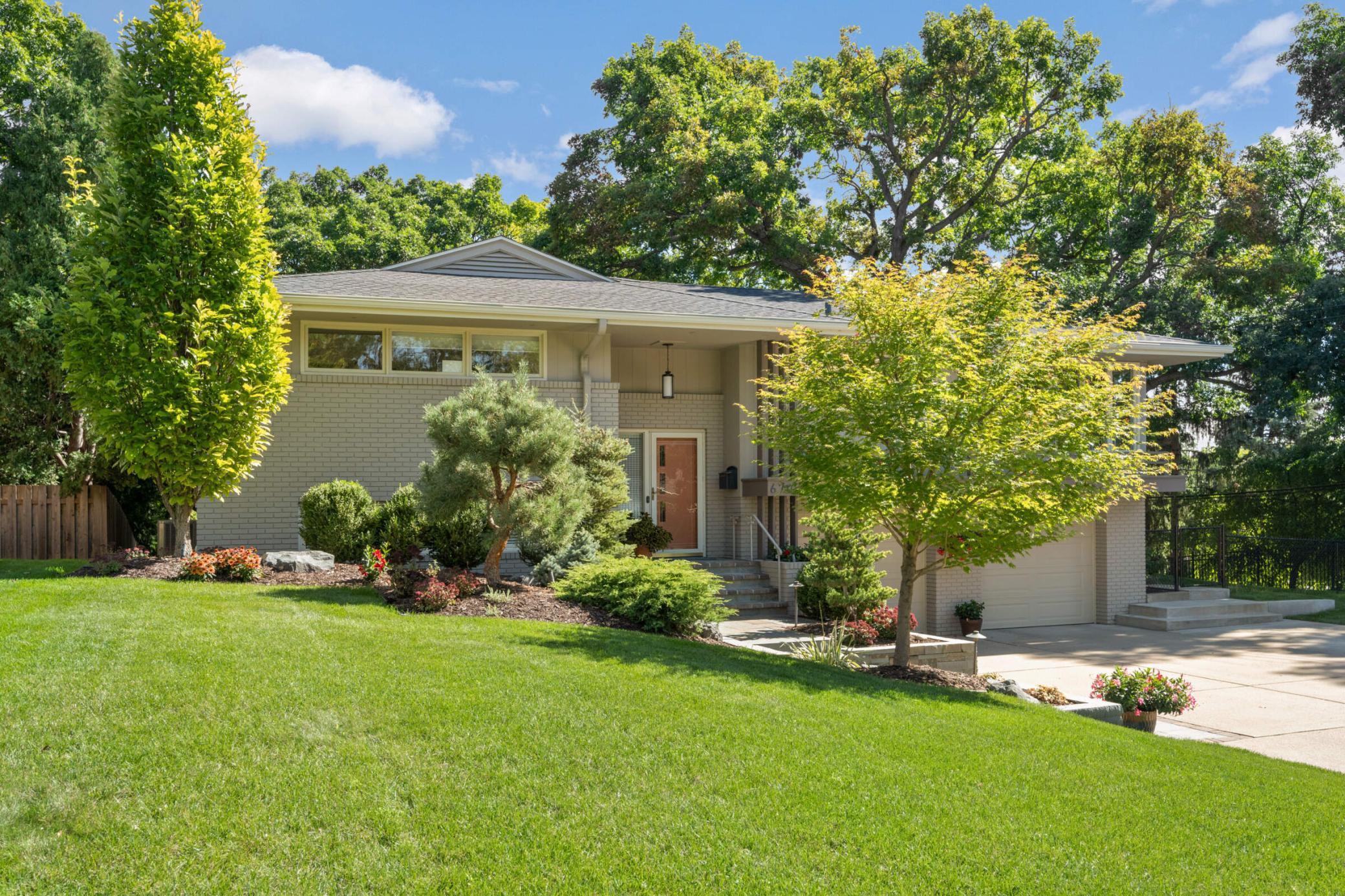 6709 Southcrest Dr, Edina, MN 55435