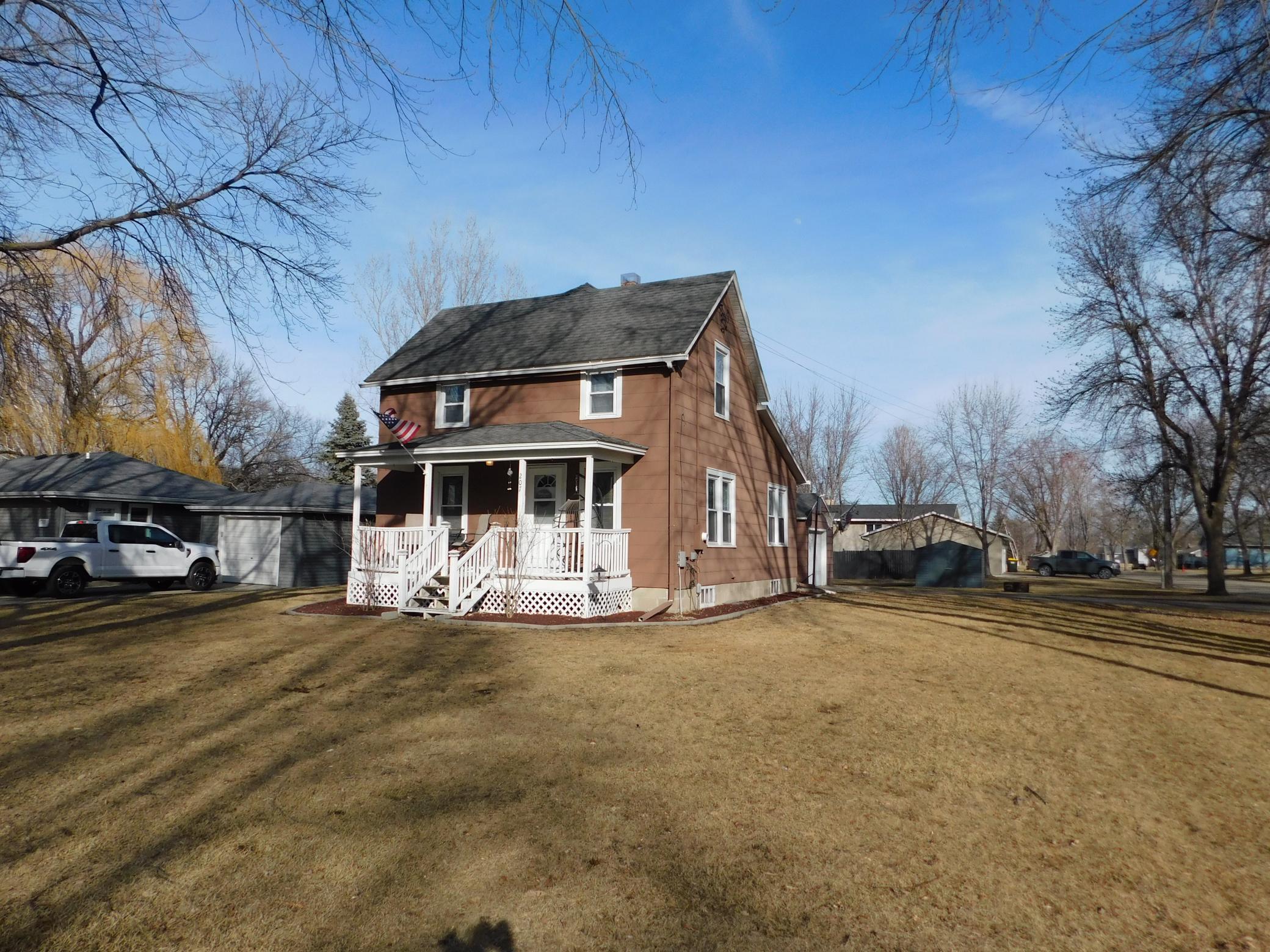 207 4th St S, Raymond, MN 56282