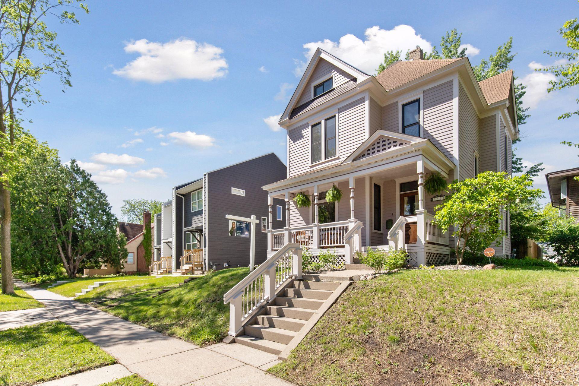 2328 Priscilla St, Saint Paul, MN 55108