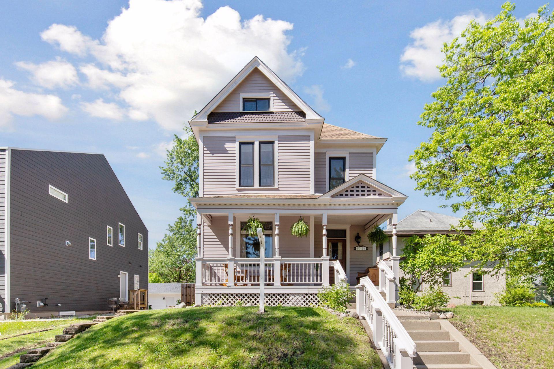 2328 Priscilla St, Saint Paul, MN 55108
