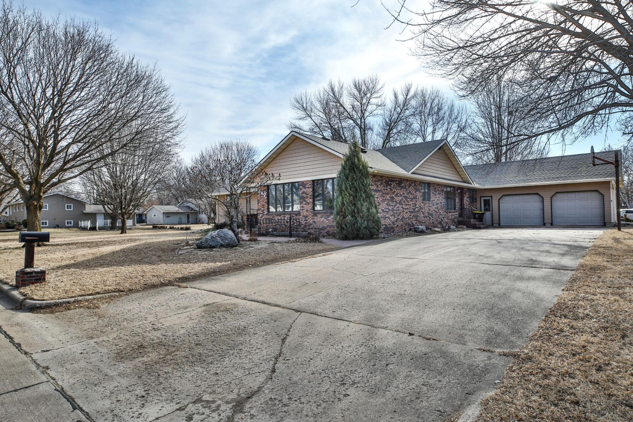 840 4th St SW, Wells, MN 56097