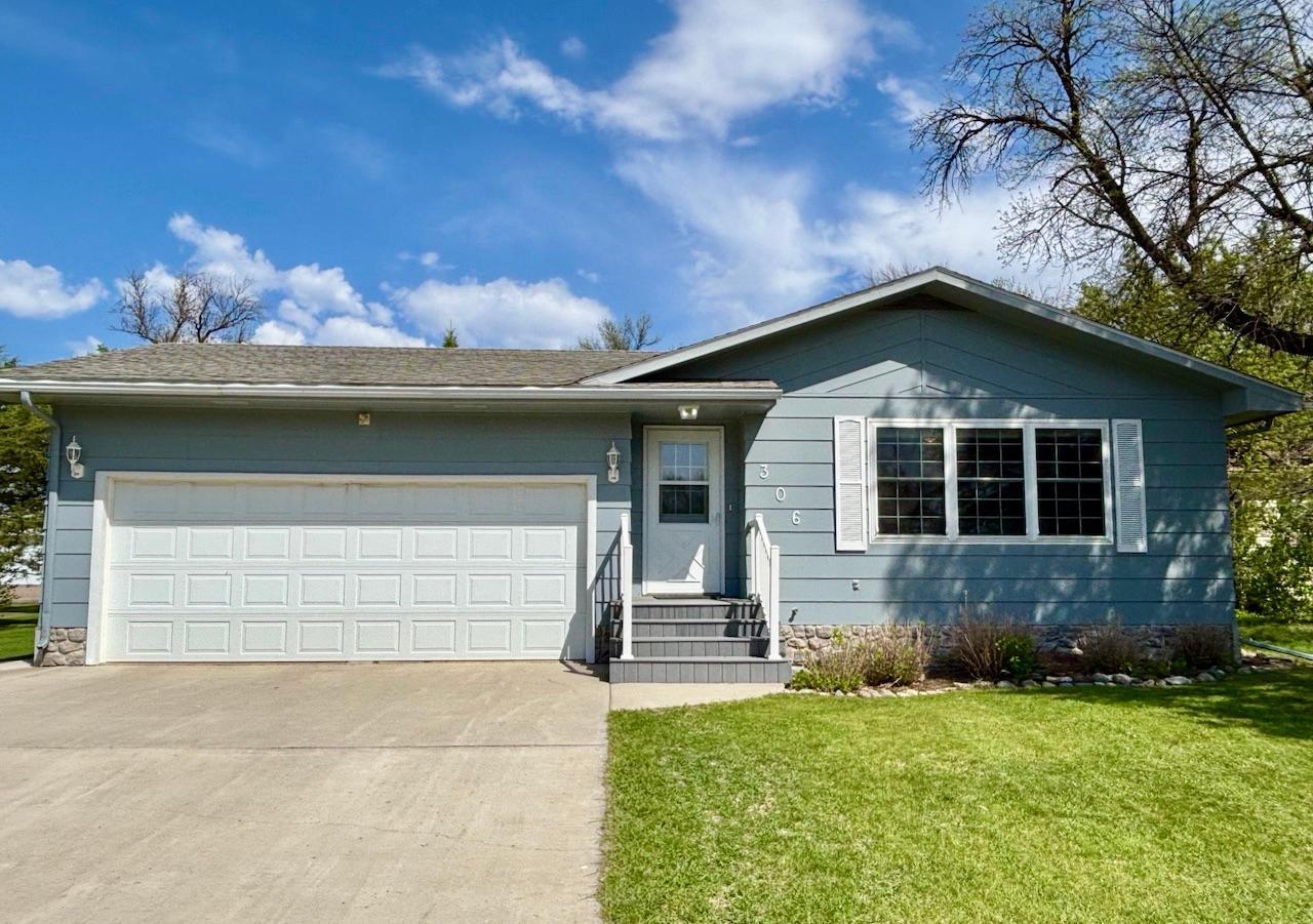 306 3rd St, Stephen, MN 56757