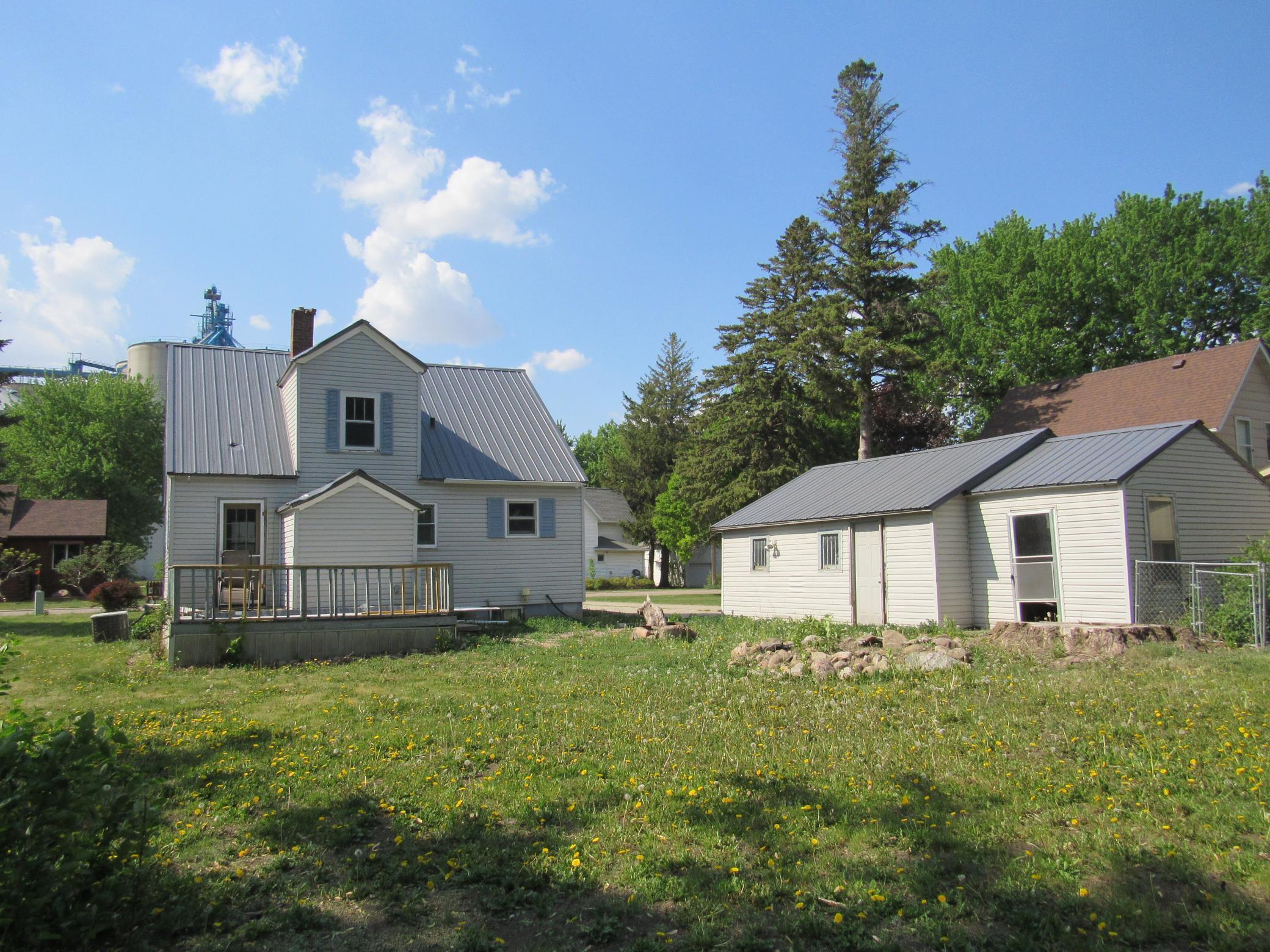 1207 3rd Ave, Brewster, MN 56119