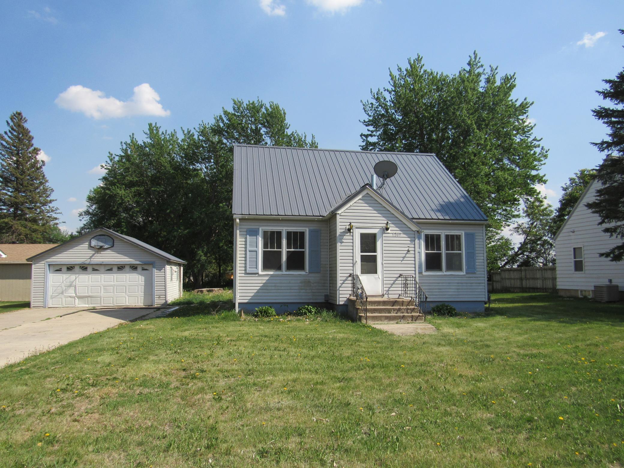 1207 3rd Ave, Brewster, MN 56119