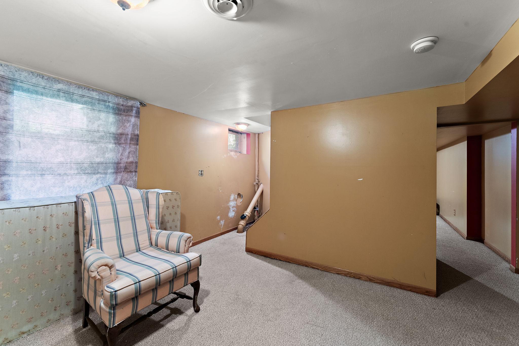 2300 Pagel Rd, Mendota Heights, MN 55120