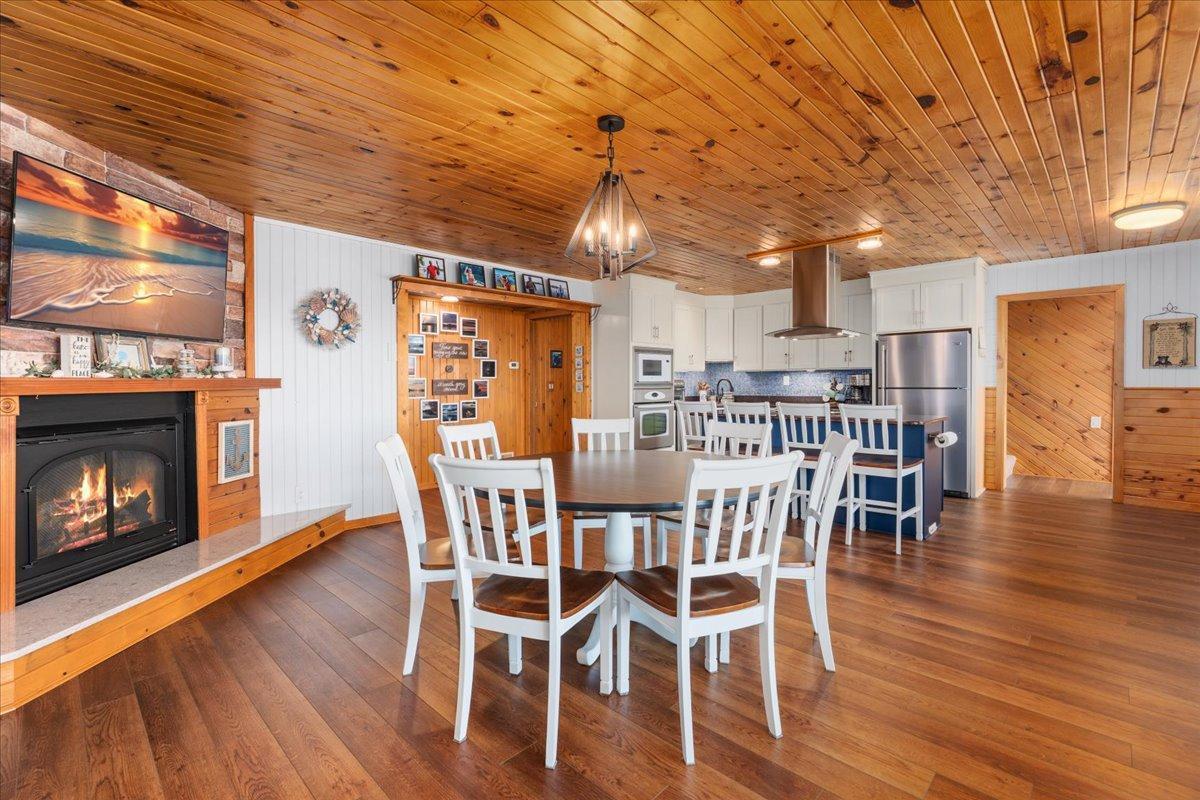 254 Magnor Lake Ct, Clayton, WI 54004