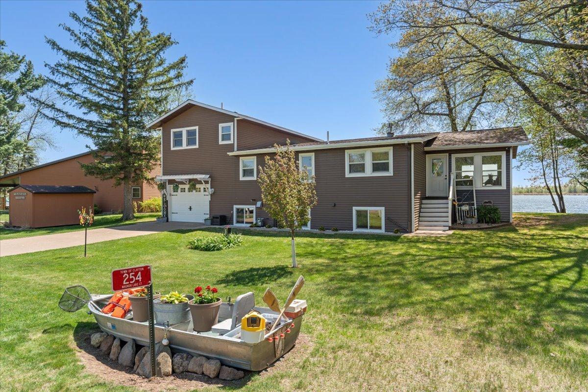 254 Magnor Lake Ct, Clayton, WI 54004