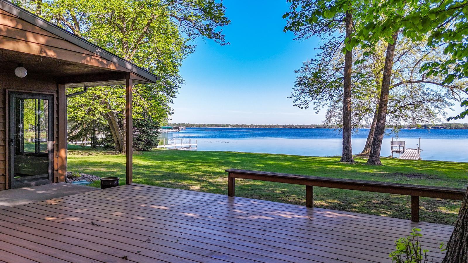 570 Shorewood Dr, Detroit Lakes, MN 56501