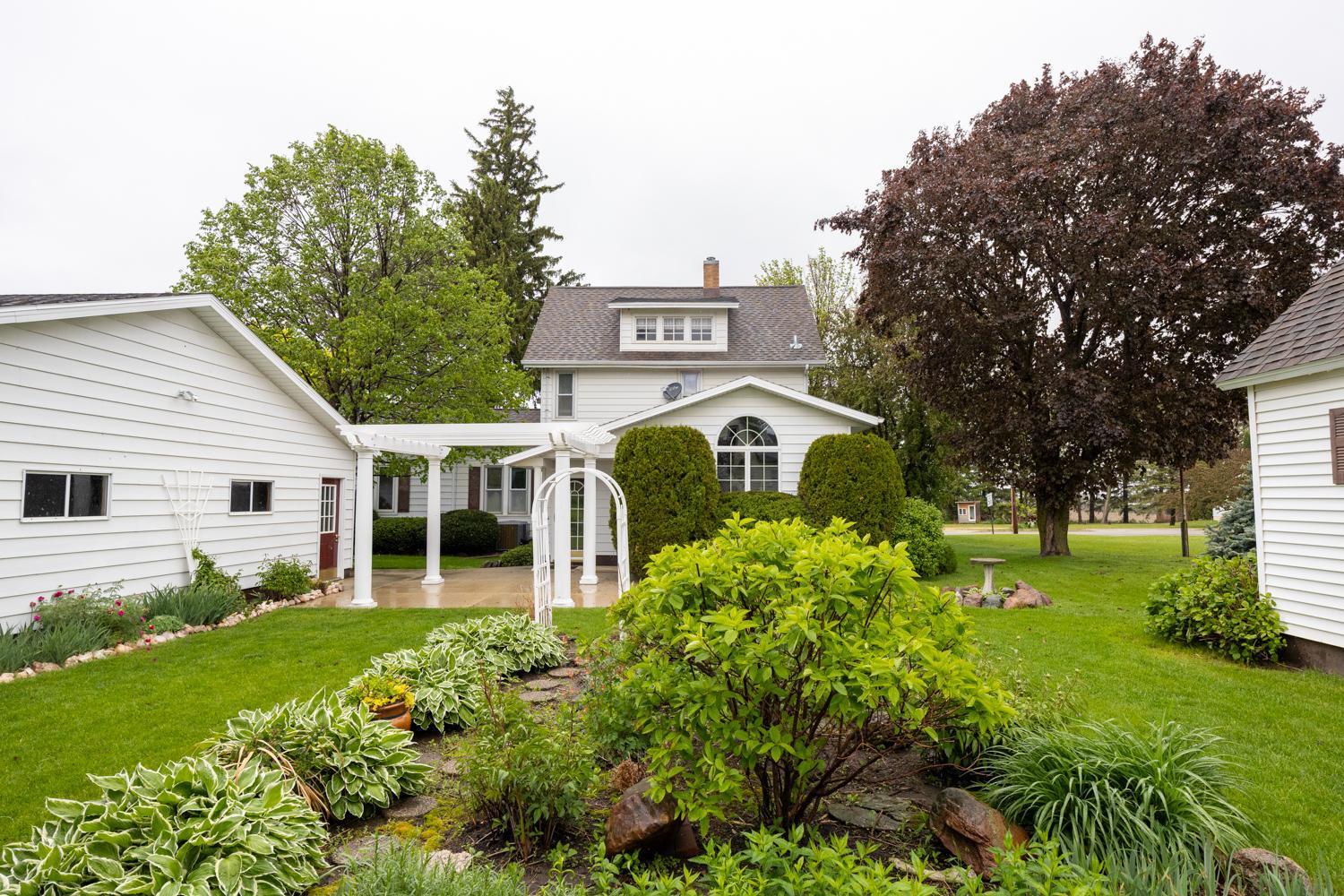 402 E Main St, Racine, MN 55967