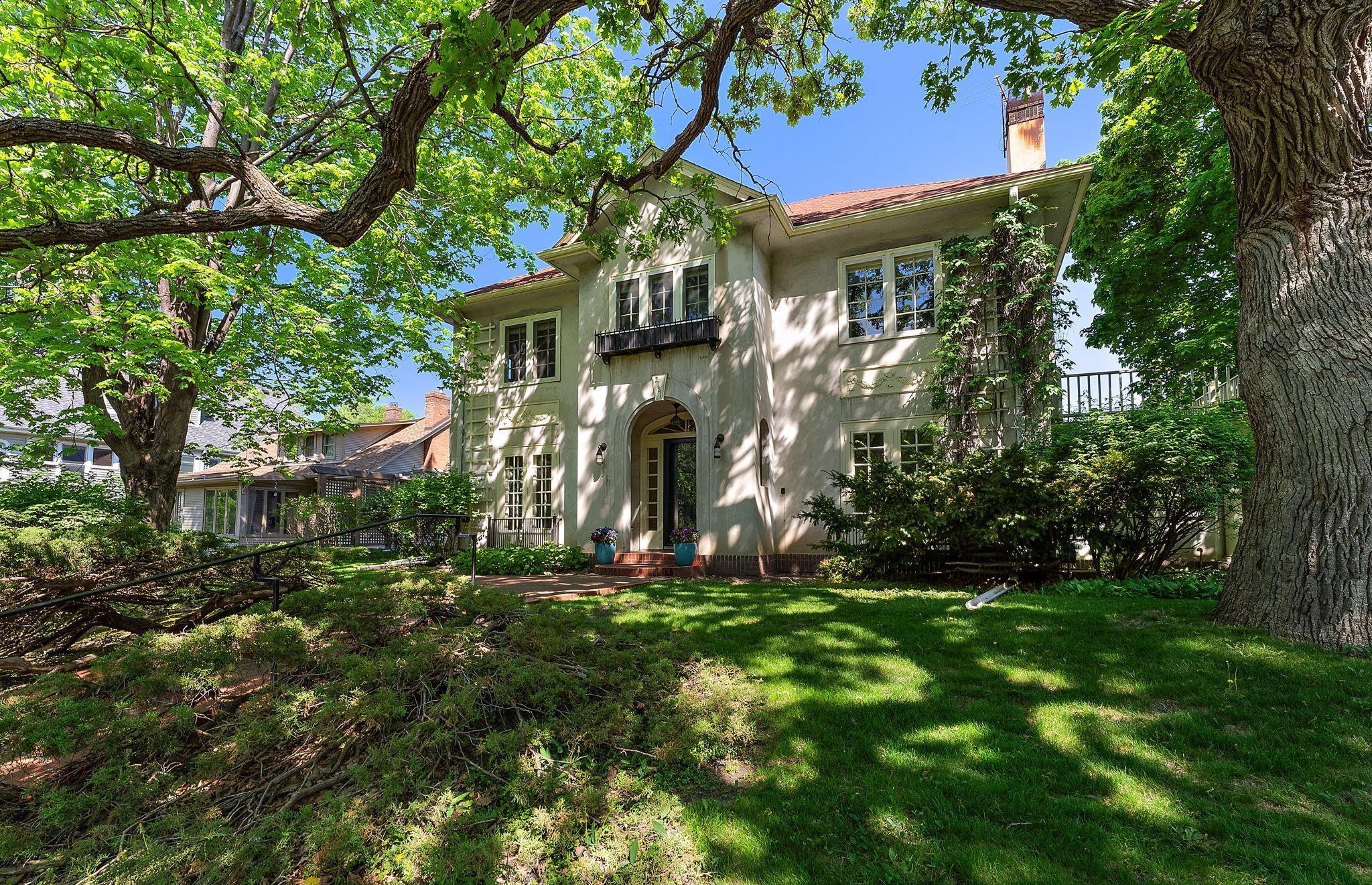 2181 Carter Ave, Saint Paul, MN 55108