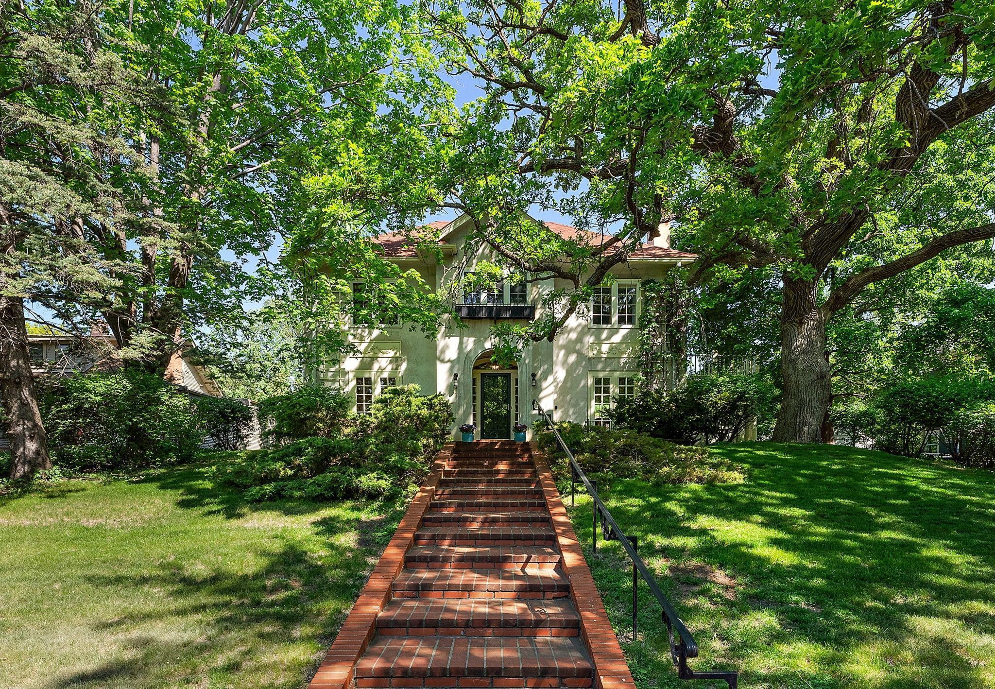 2181 Carter Ave, Saint Paul, MN 55108