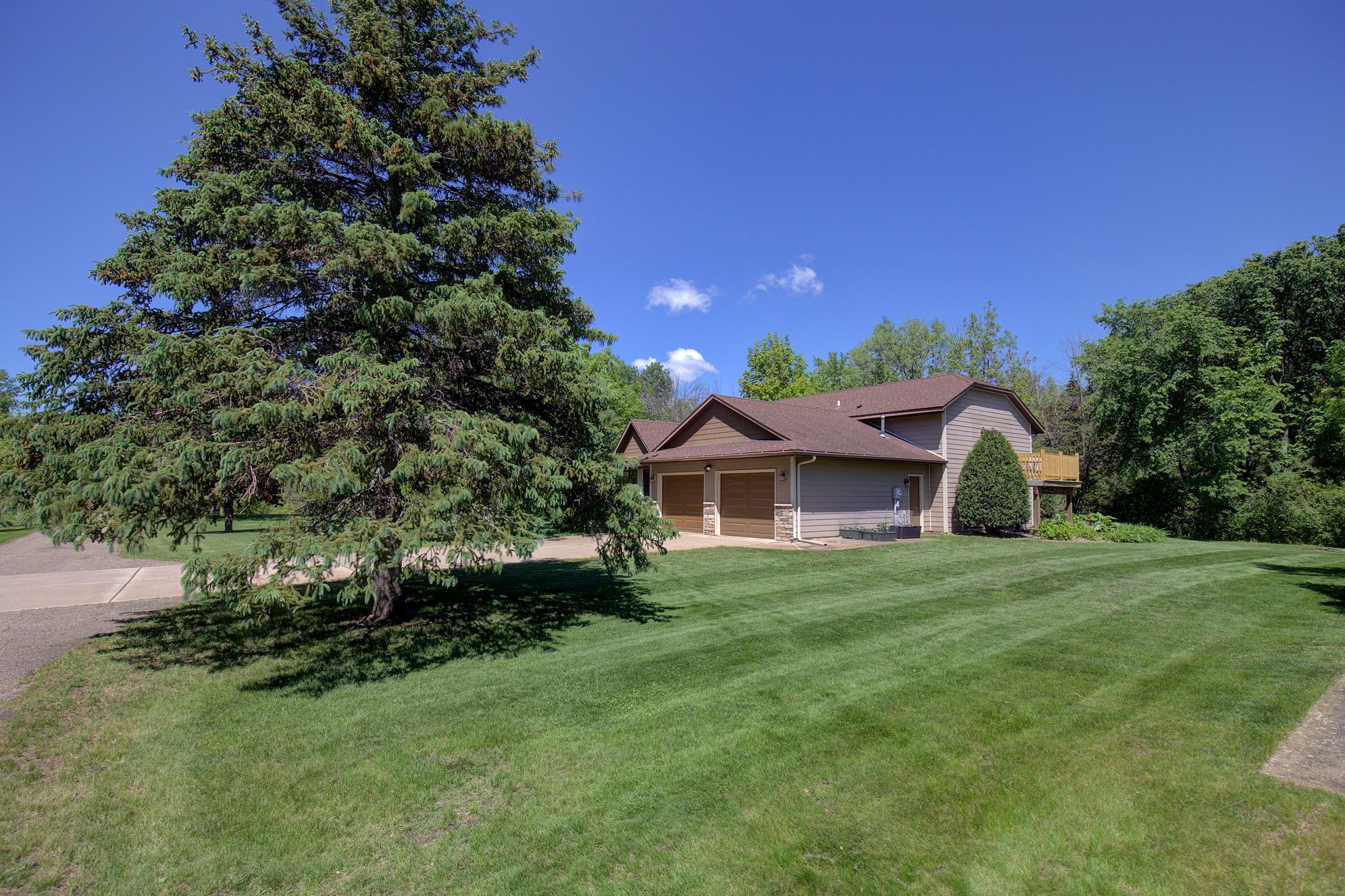501 Rolling Hills Cir, Eagan, MN 55121