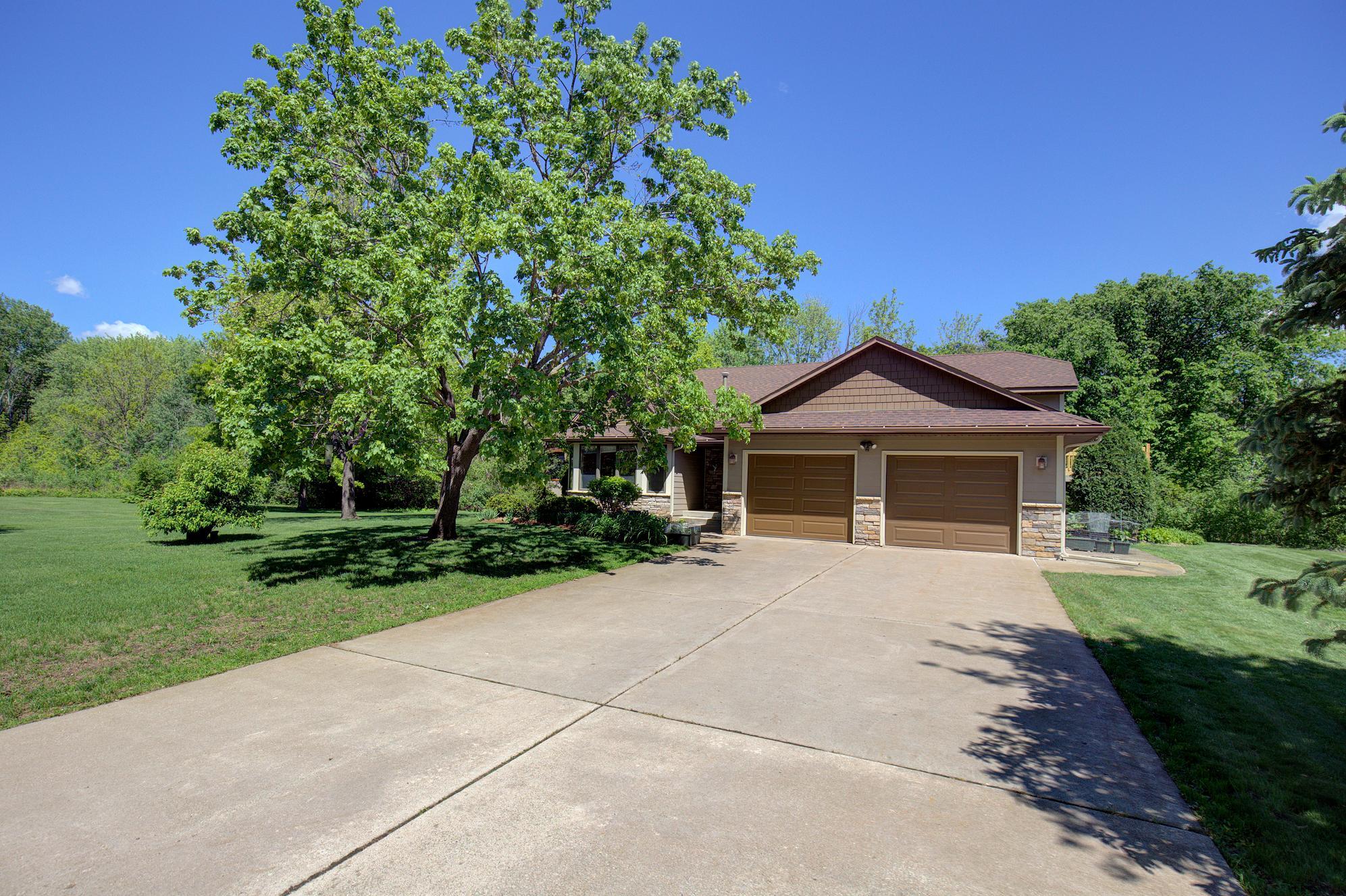 501 Rolling Hills Cir, Eagan, MN 55121