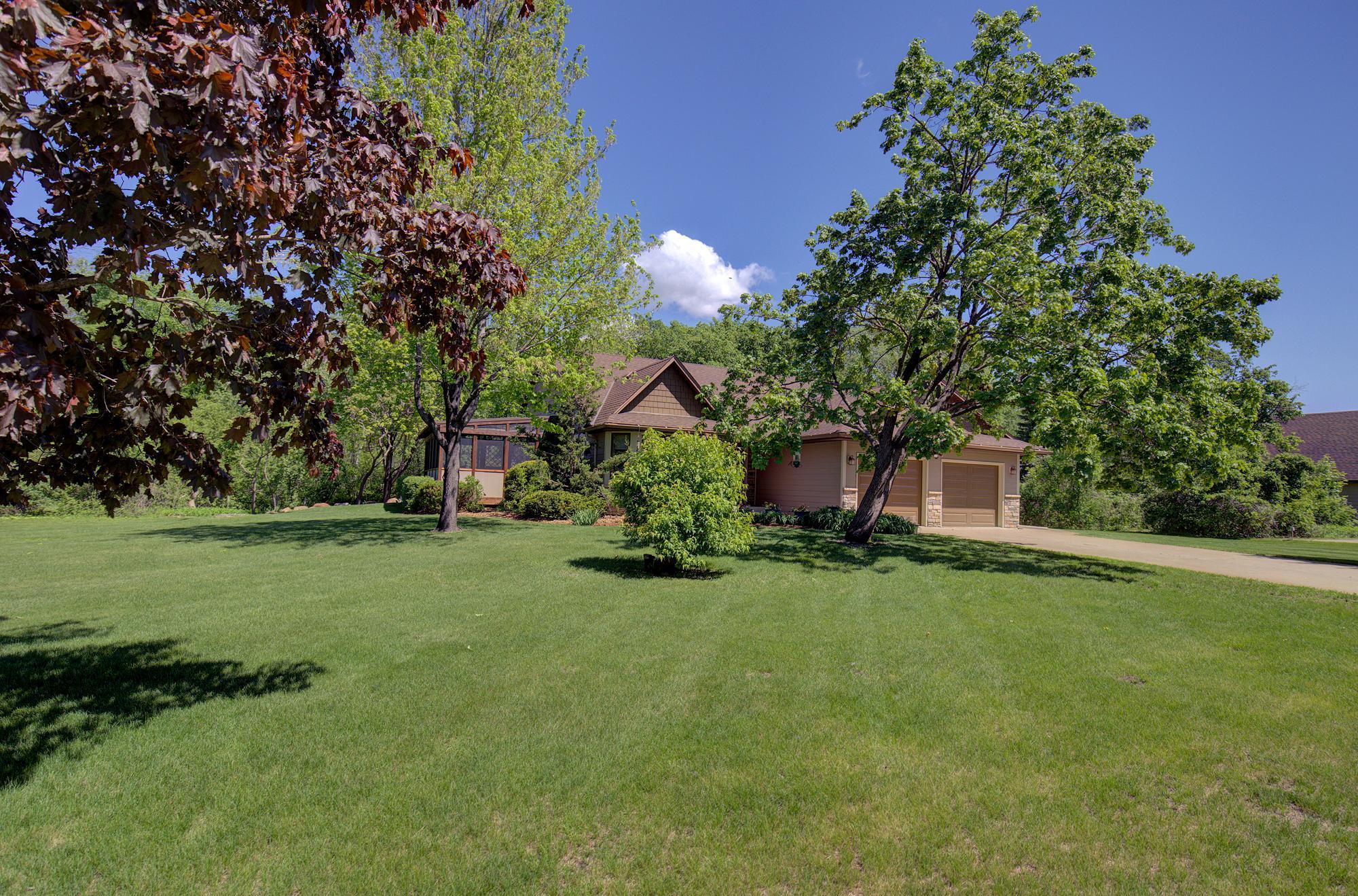 501 Rolling Hills Cir, Eagan, MN 55121