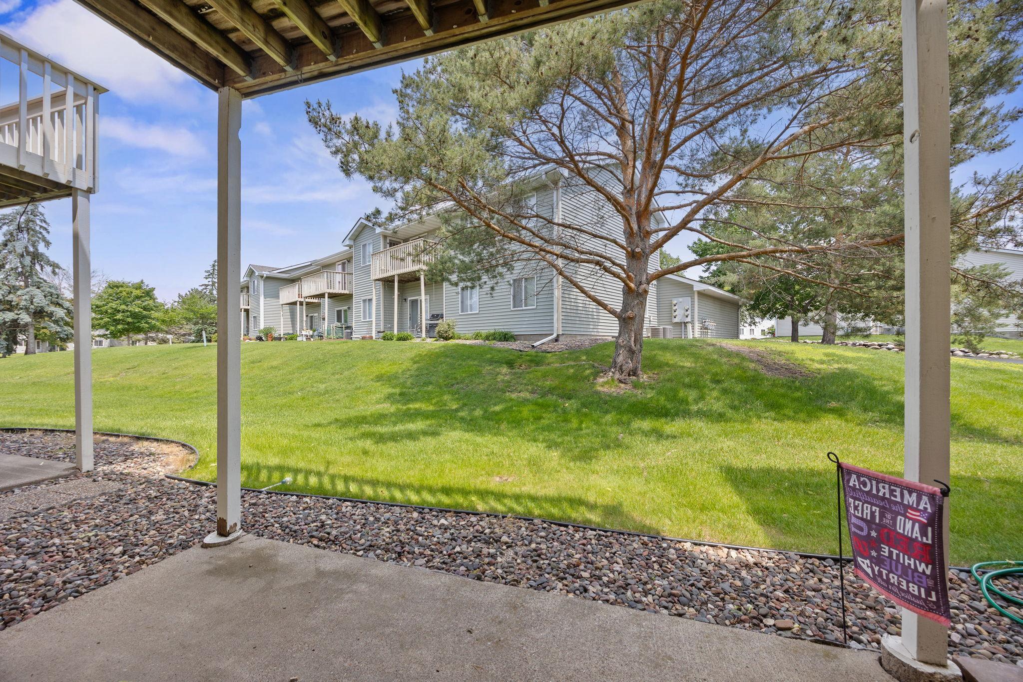 6242 Magda Dr #B, Osseo, MN 55369