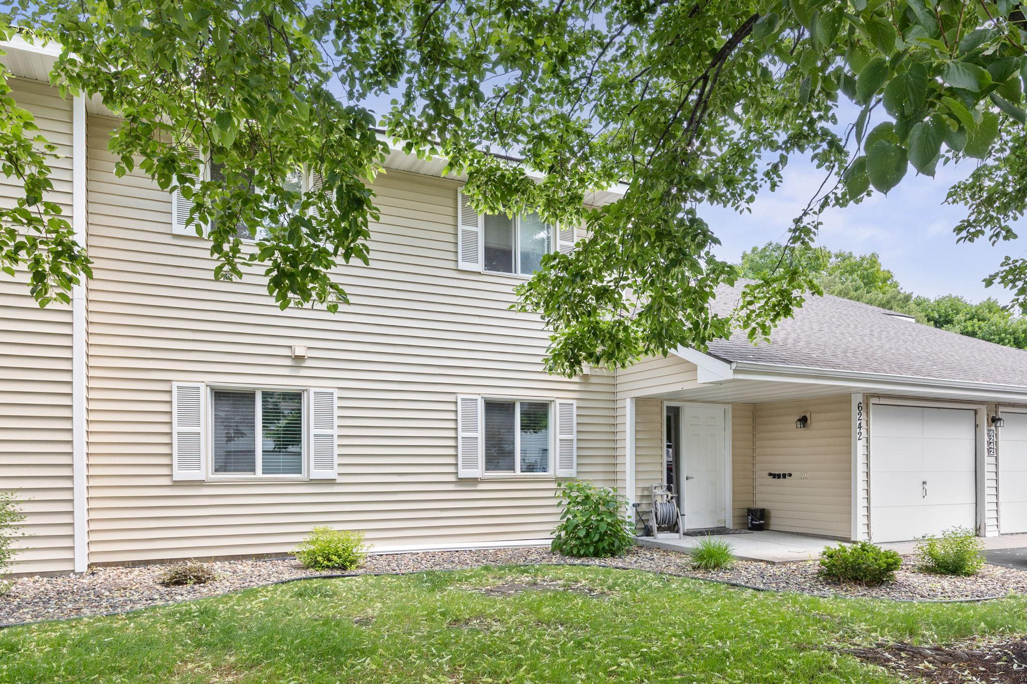 6242 Magda Dr #B, Osseo, MN 55369