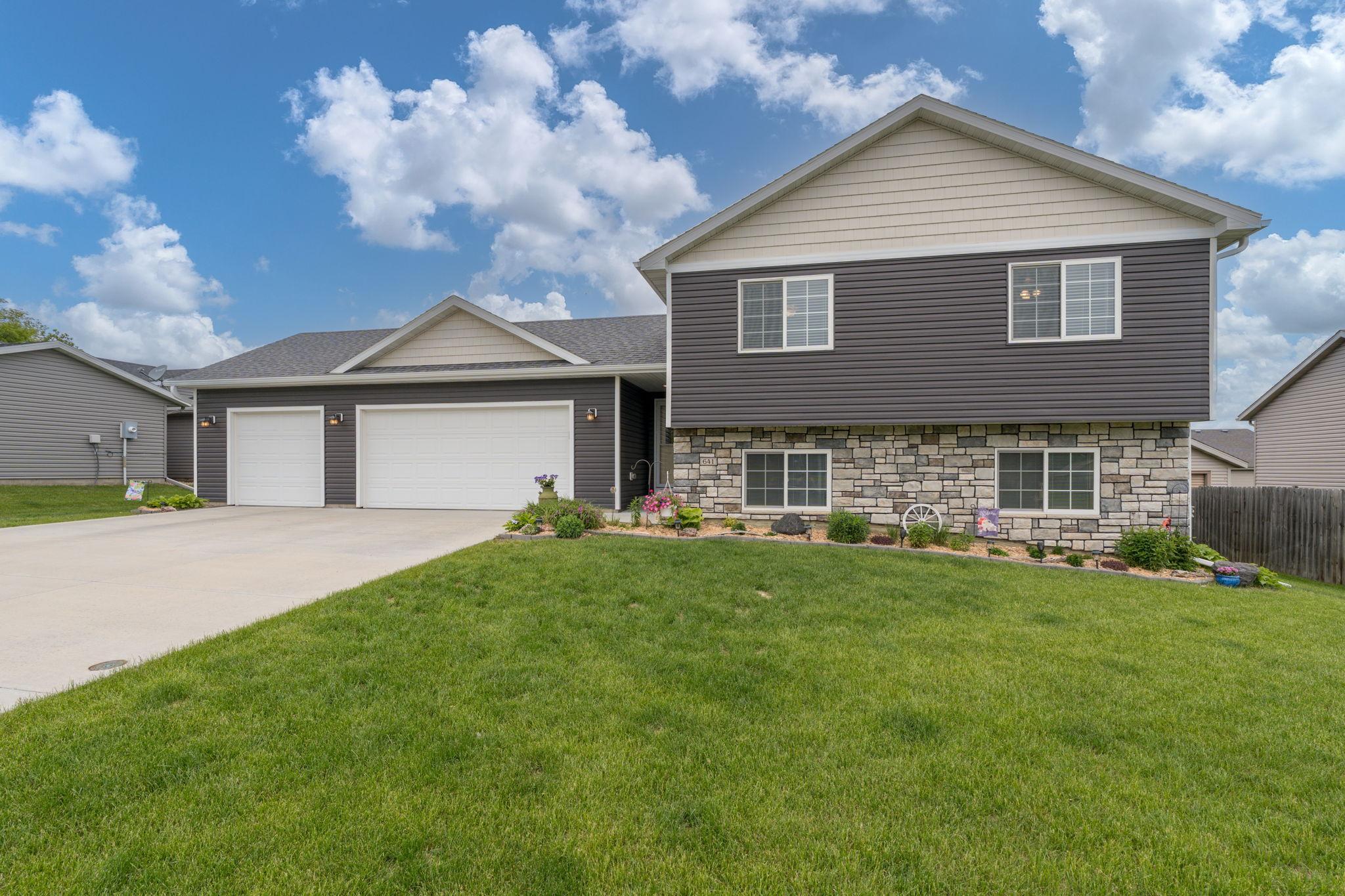 641 Beverly St, Wanamingo, MN 55983