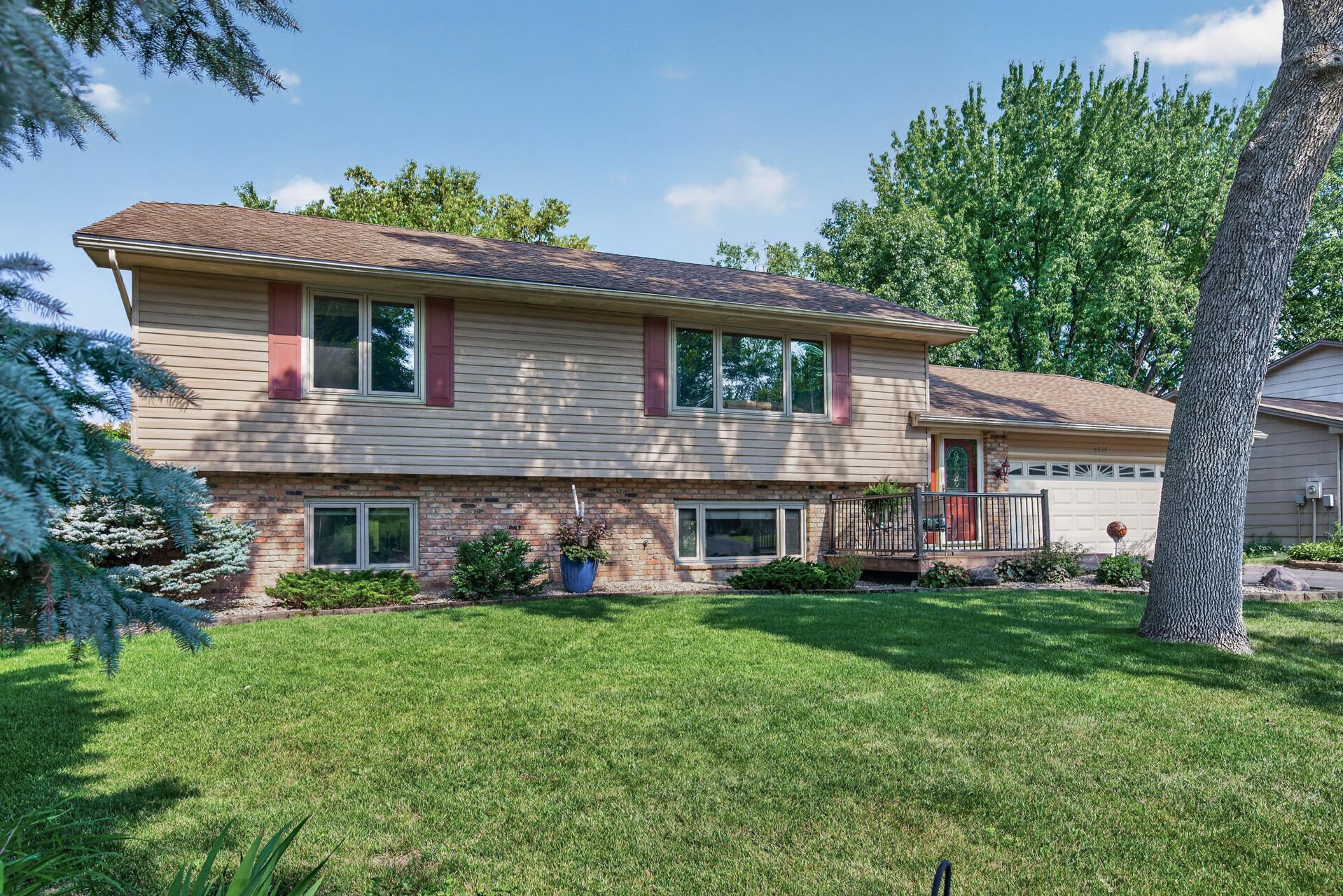 6227 Annapolis Ln N, Maple Grove, MN 55311