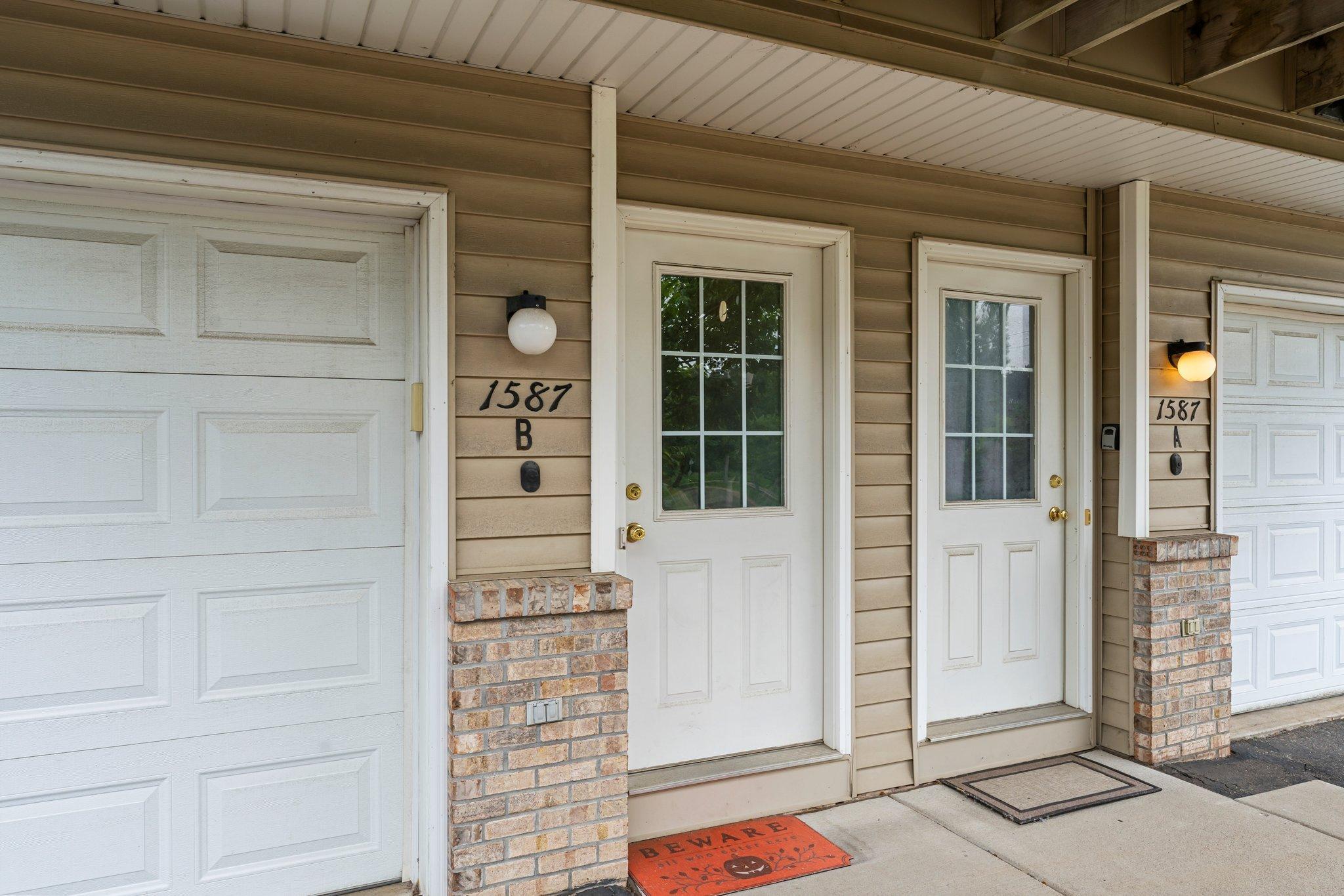 1587 County Road D E #B, Maplewood, MN 55109
