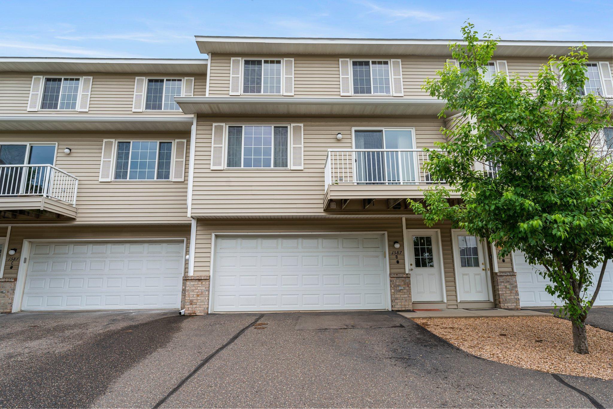 1587 County Road D E #B, Maplewood, MN 55109