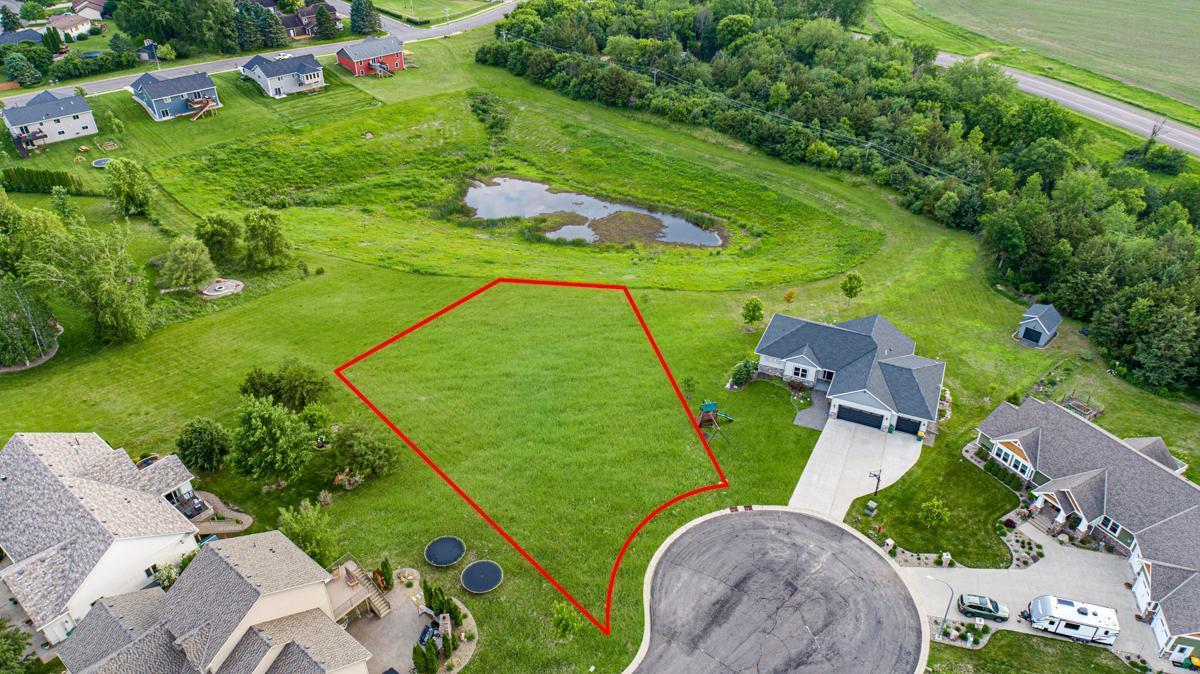 104 Spruce Ct, Le Sueur, MN 56058