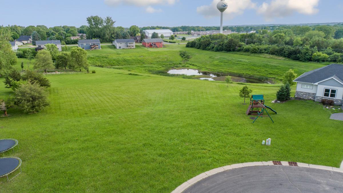 104 Spruce Ct, Le Sueur, MN 56058