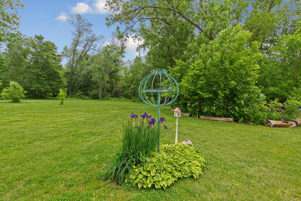 18221 Roberds Lake Blvd, Faribault, MN 55021
