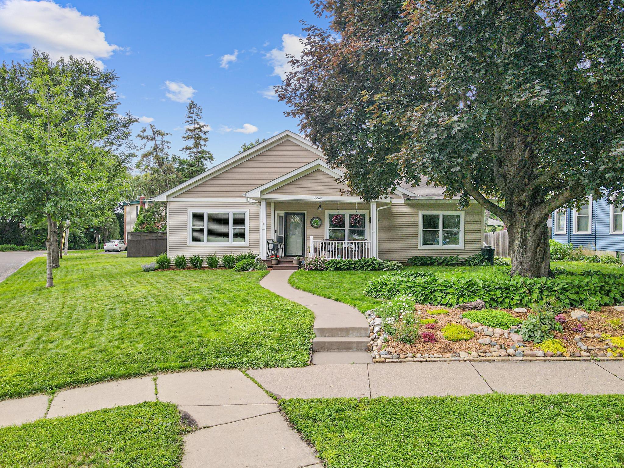 2260 Brewster St, Saint Paul, MN 55108