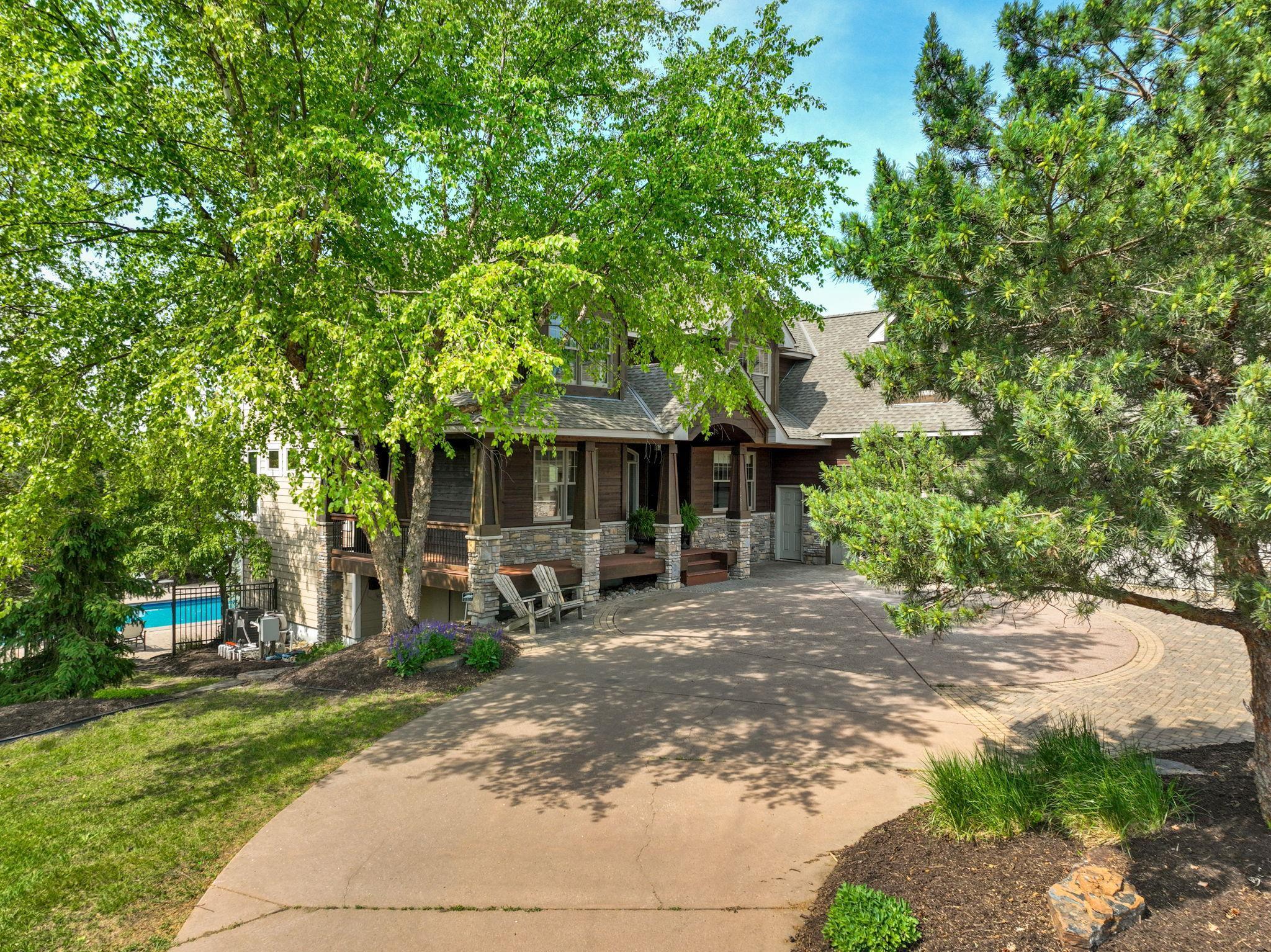 1165 Symphony Ln, Chaska, MN 55318
