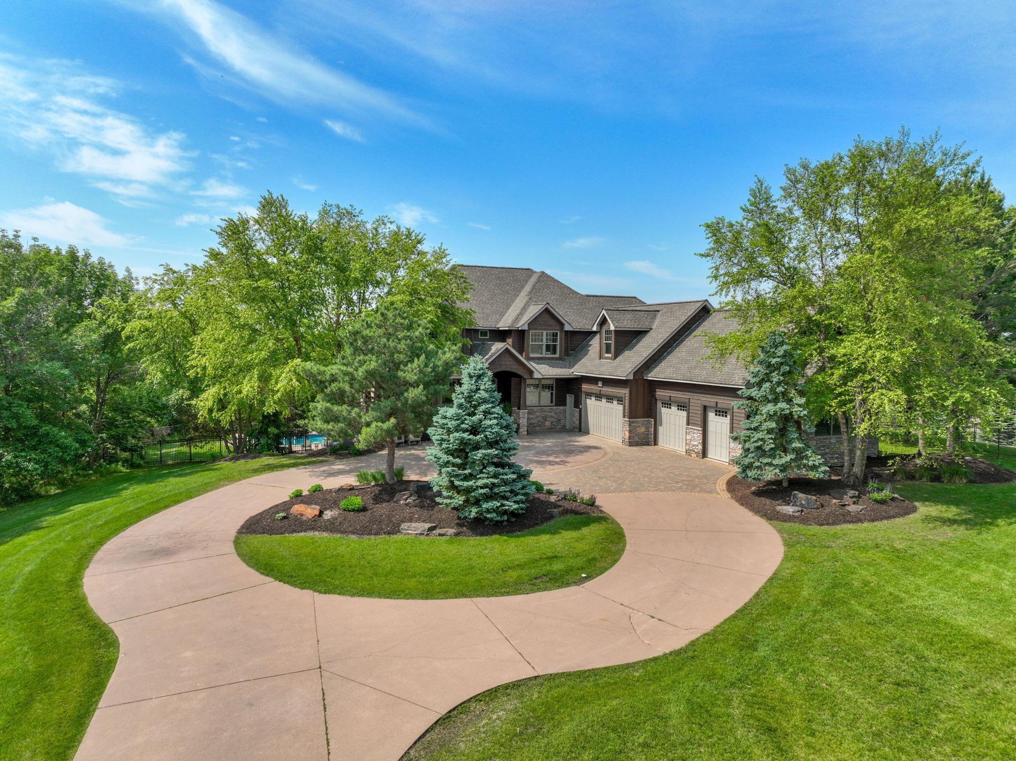1165 Symphony Ln, Chaska, MN 55318