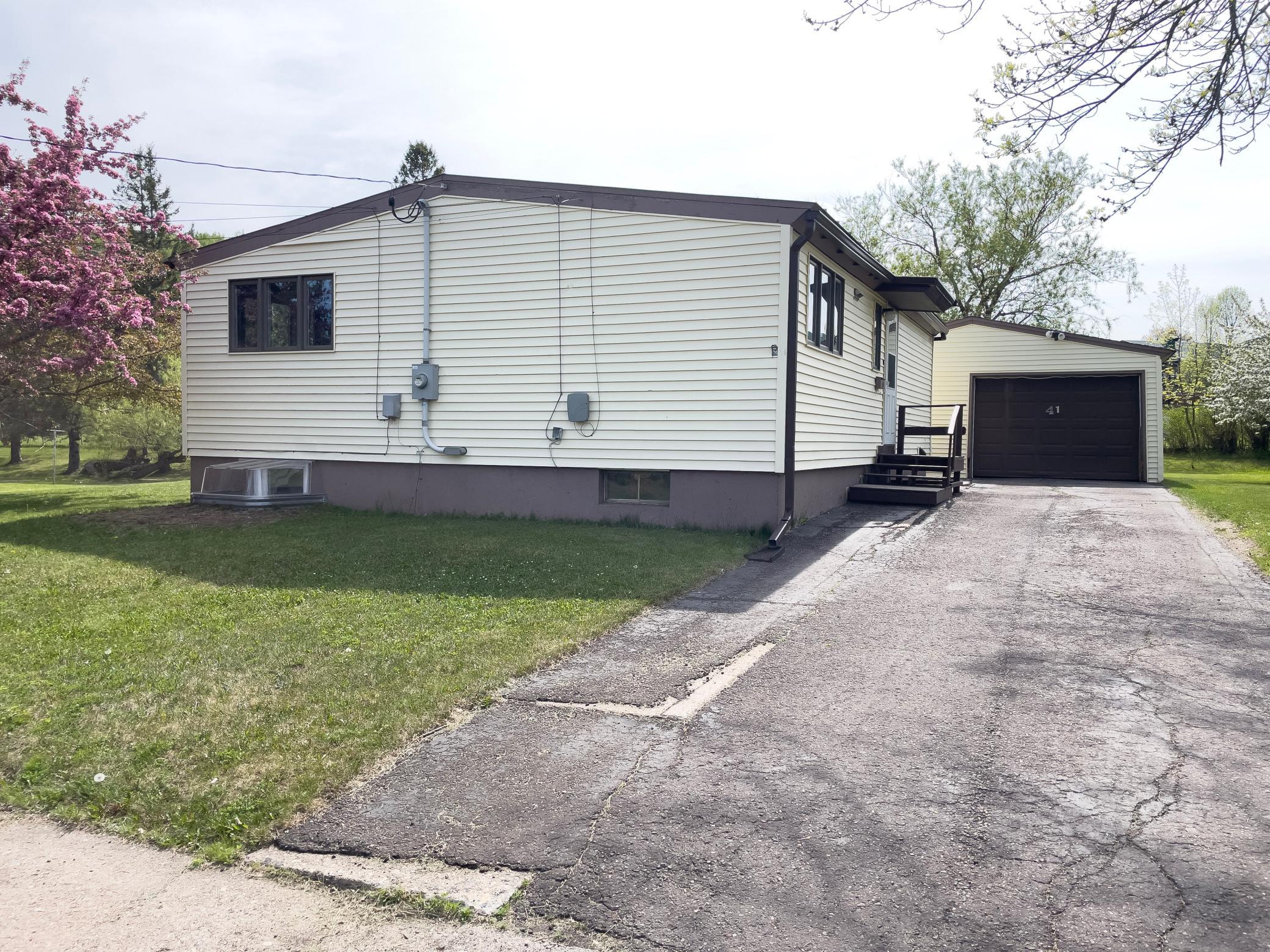 41 Bell Cir, Silver Bay, MN 55614