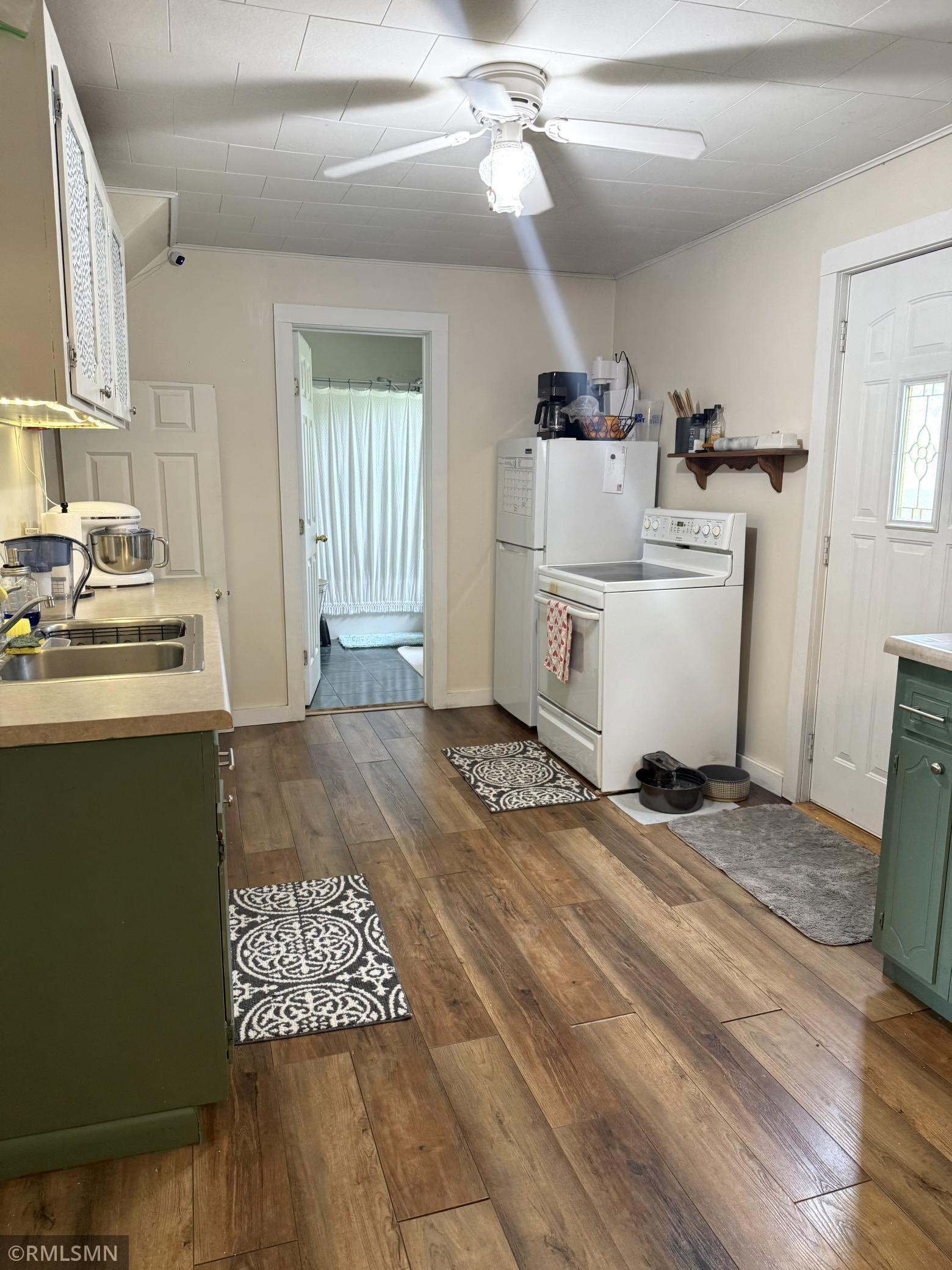 208 Cleveland St SE, Silver Lake, MN 55381