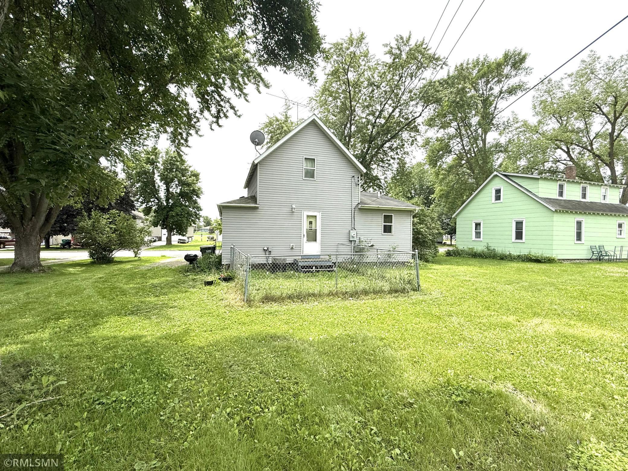 208 Cleveland St SE, Silver Lake, MN 55381