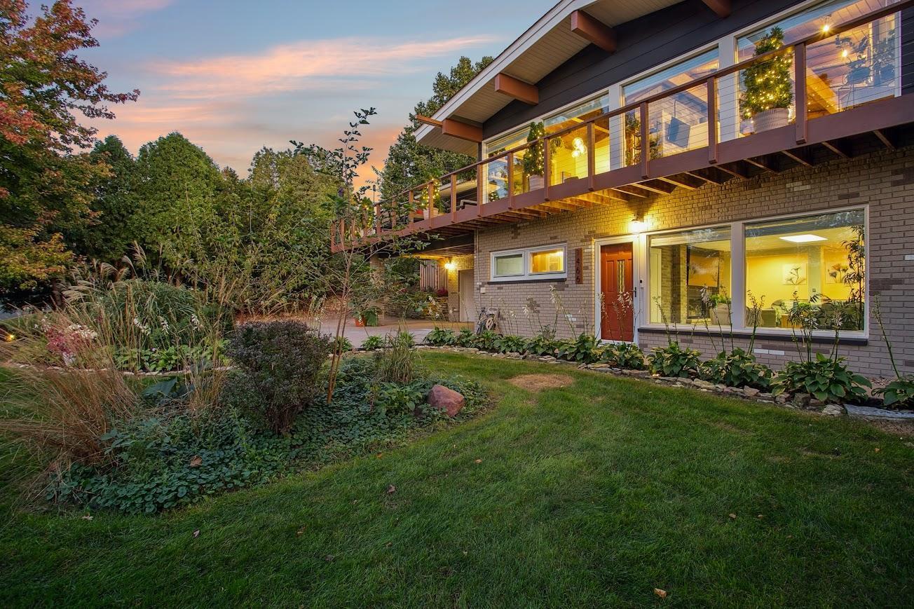1466 Highview Ave, Eagan, MN 55121