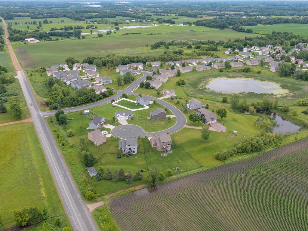 910 Burton Cir, Montrose, MN 55363