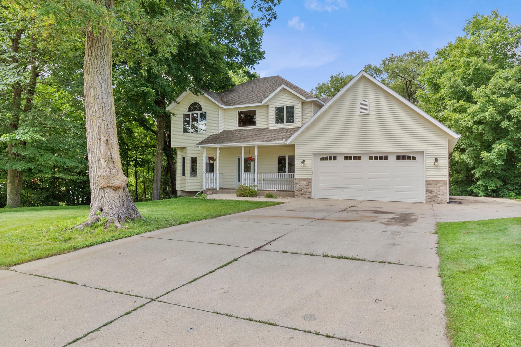 541 Woodland Trl, Medford, MN 55049