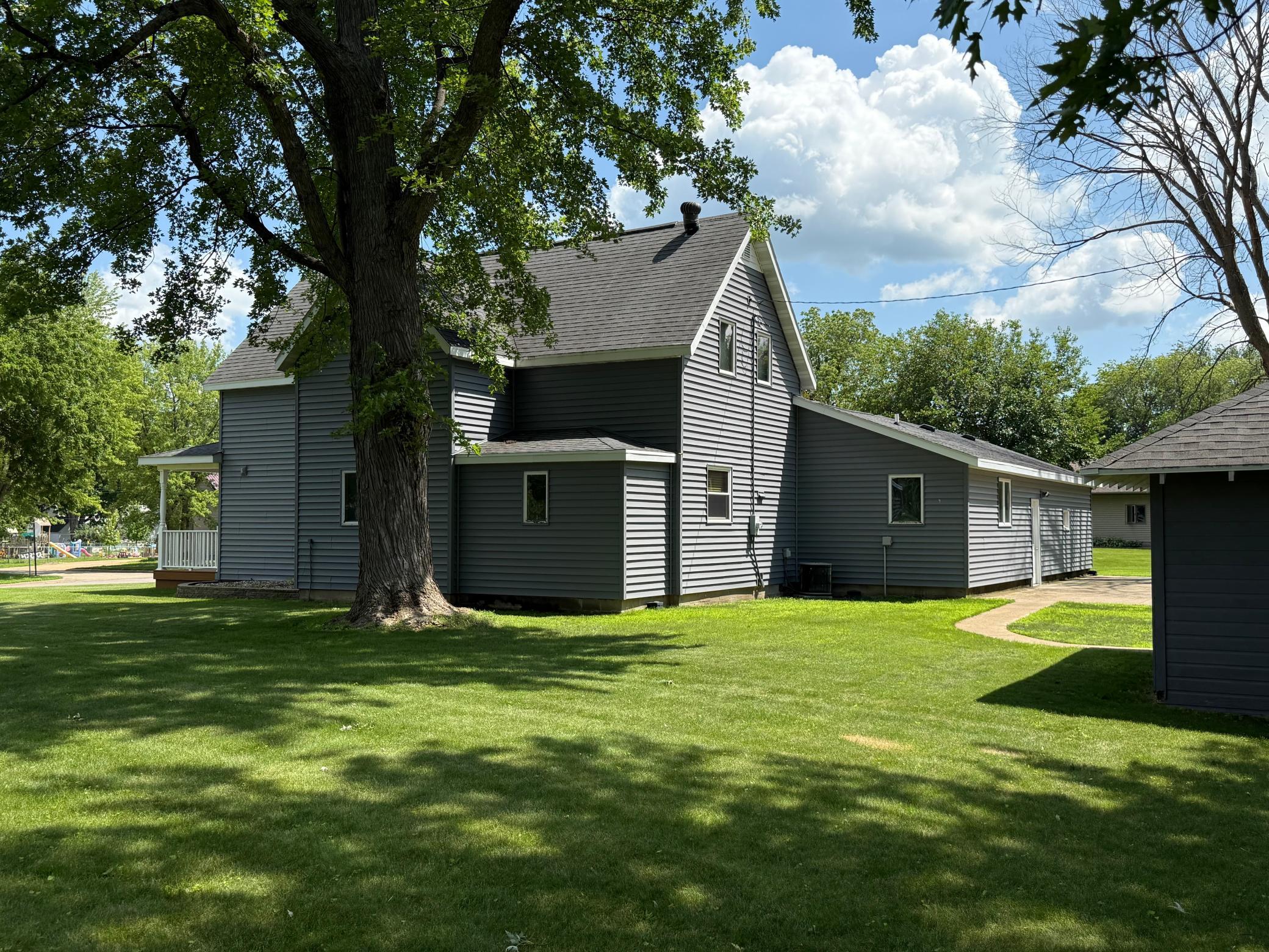 681 8th St, Walnut Grove, MN 56180