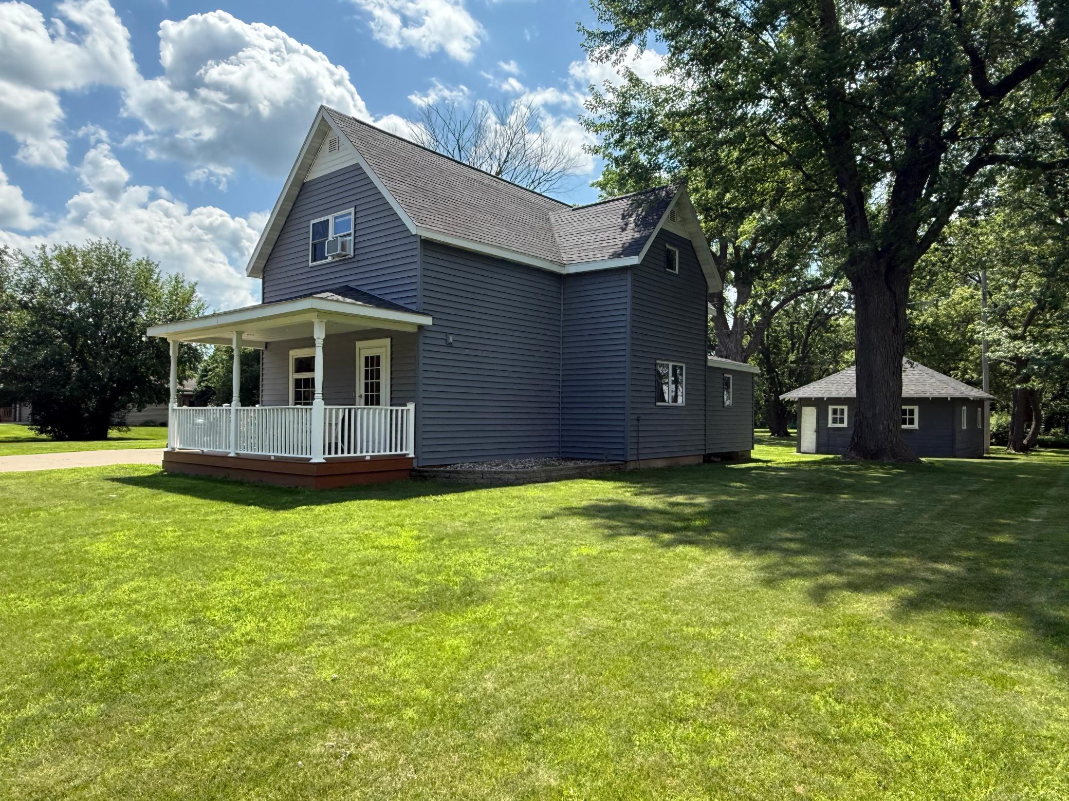 681 8th St, Walnut Grove, MN 56180