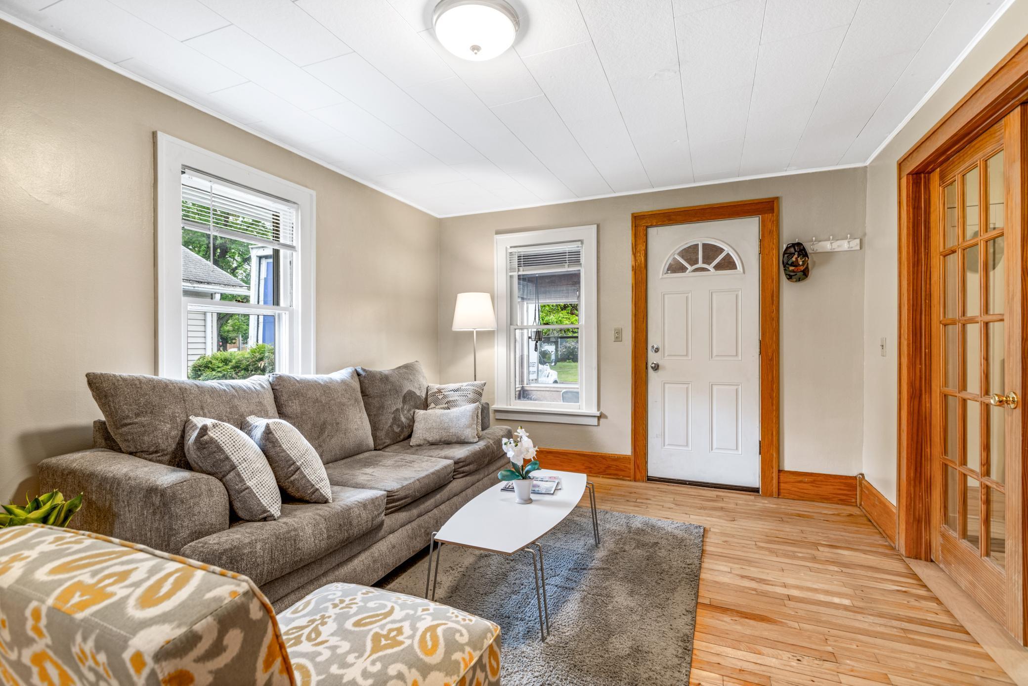 1712 Carl St, Lauderdale, MN 55113