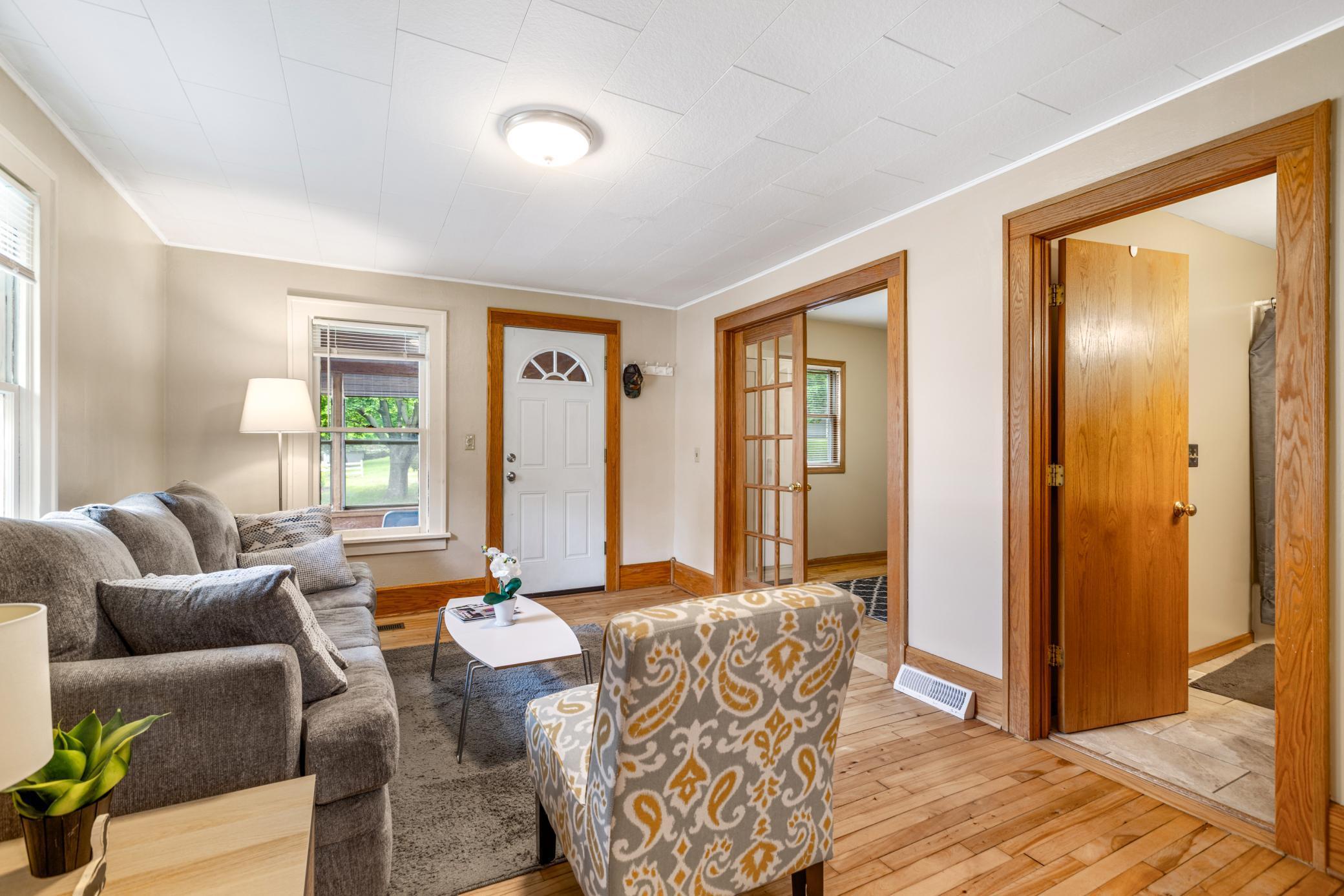 1712 Carl St, Lauderdale, MN 55113