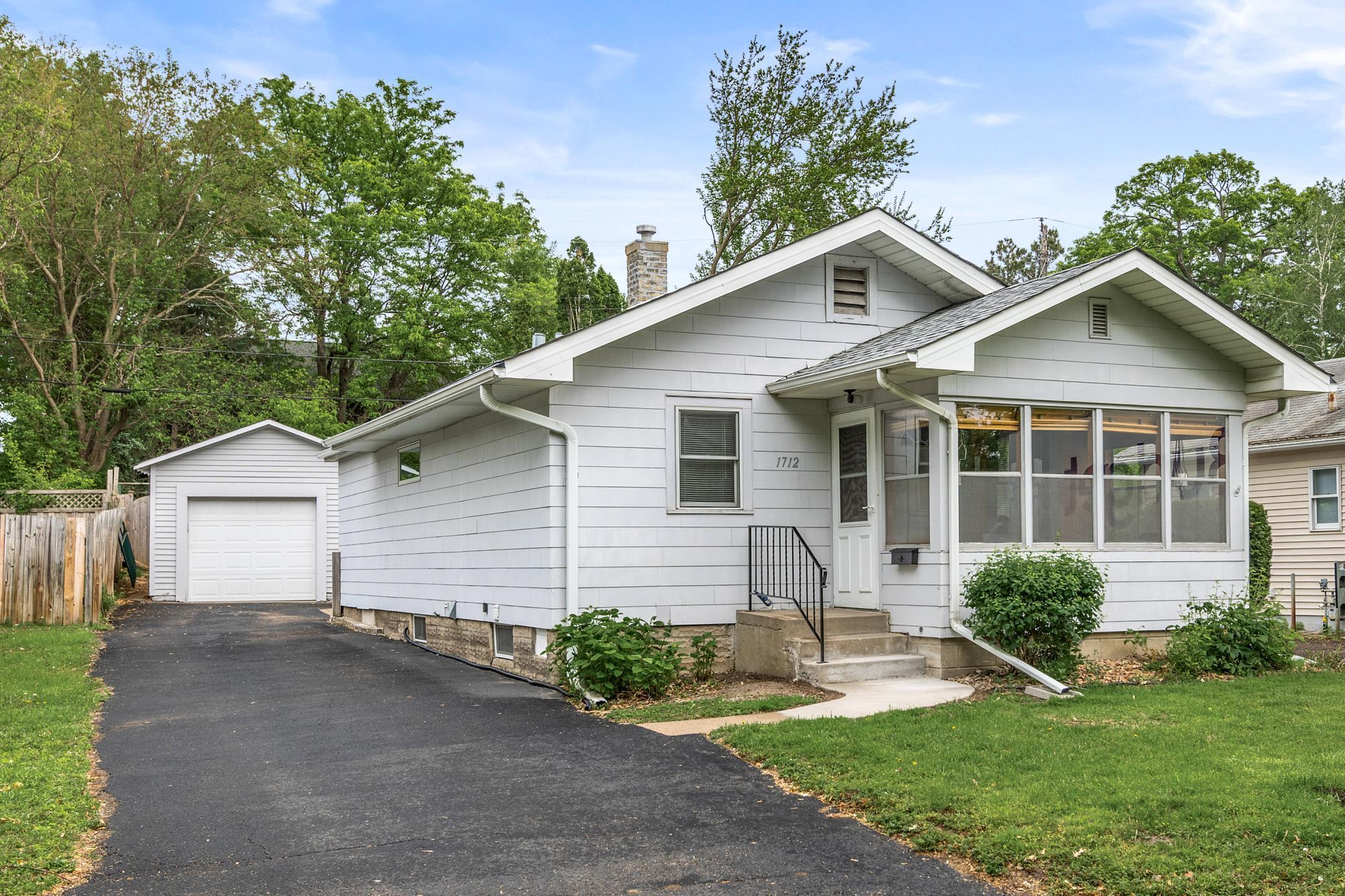 1712 Carl St, Lauderdale, MN 55113