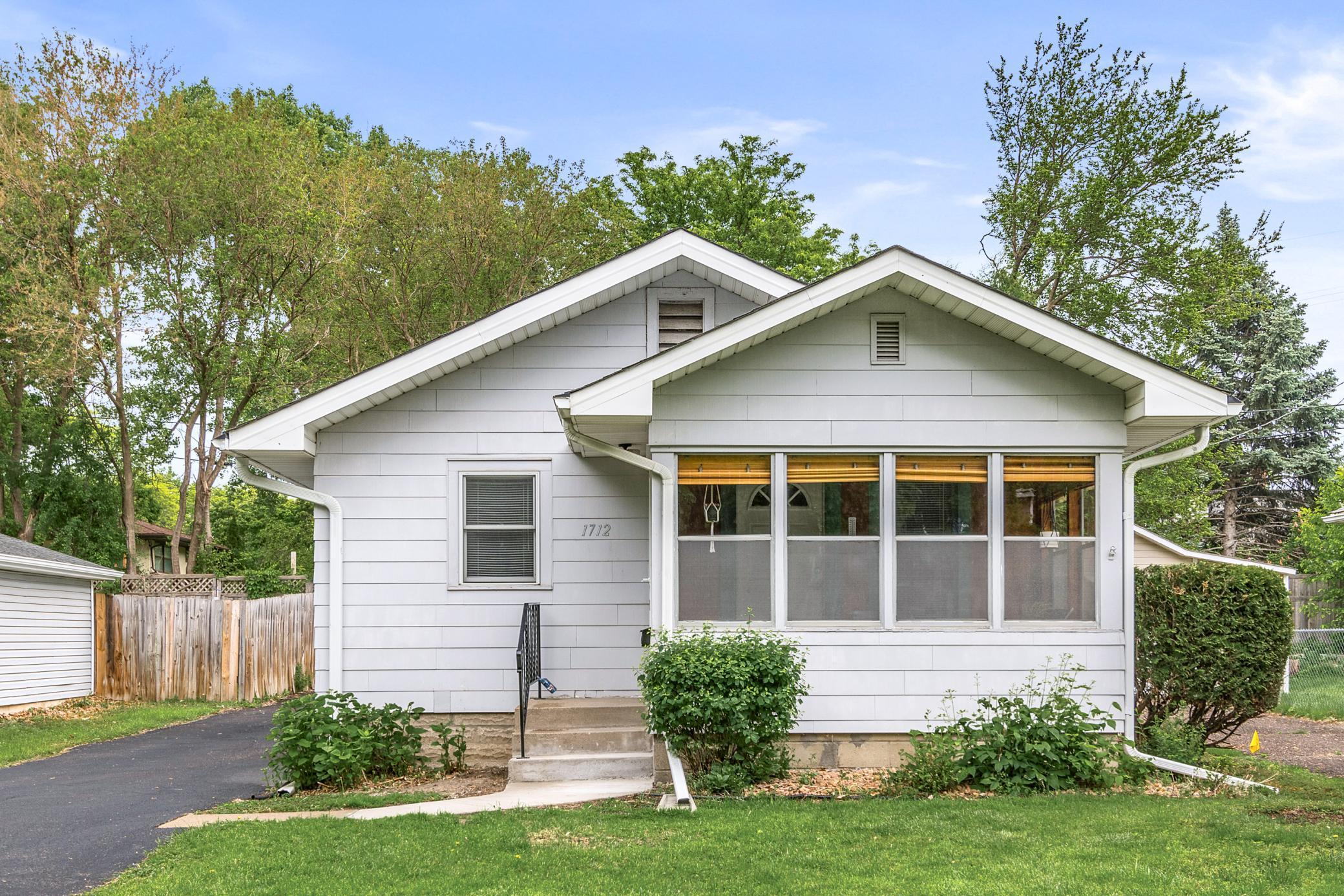 1712 Carl St, Lauderdale, MN 55113