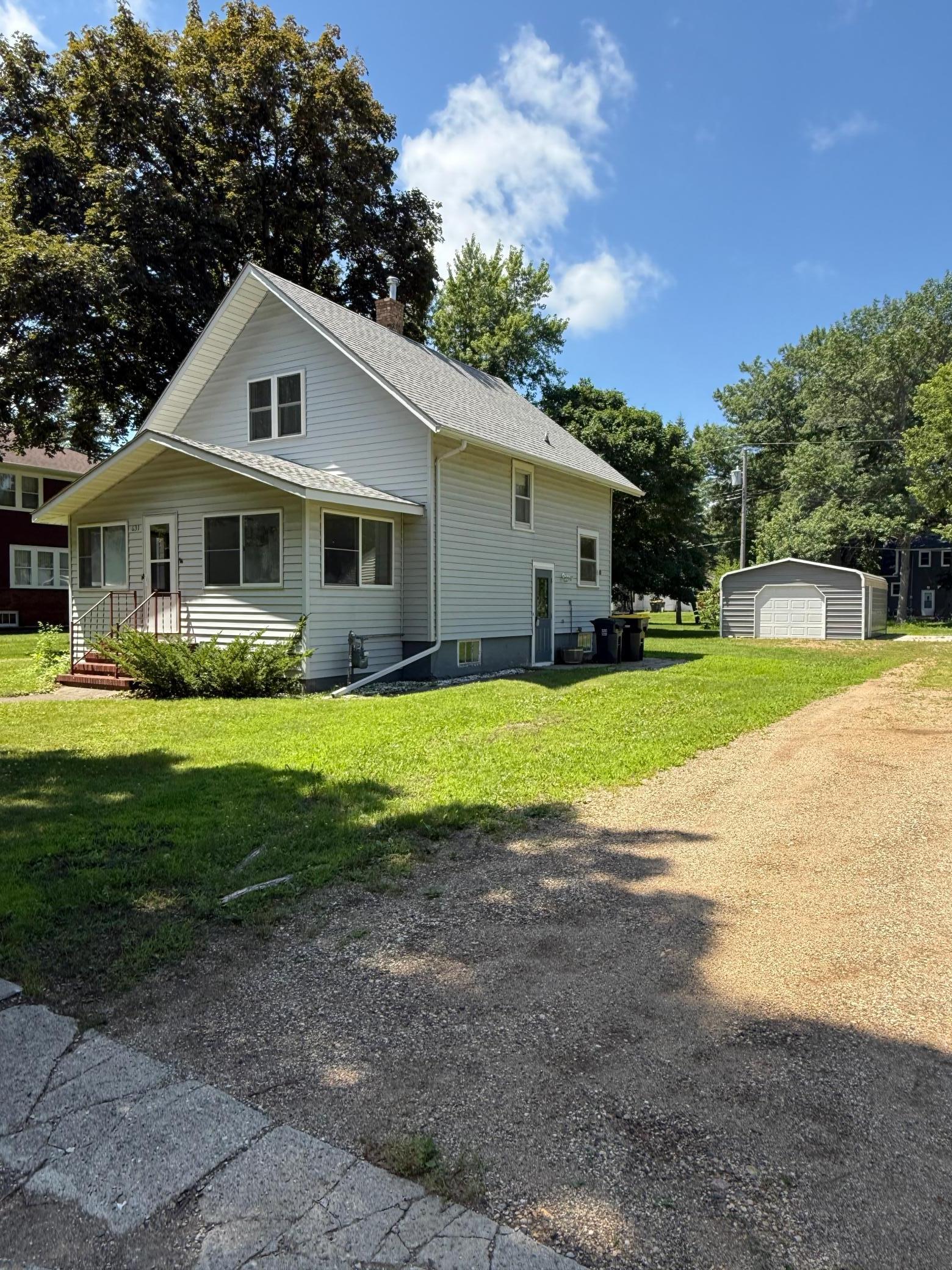 631 7th St, Walnut Grove, MN 56180