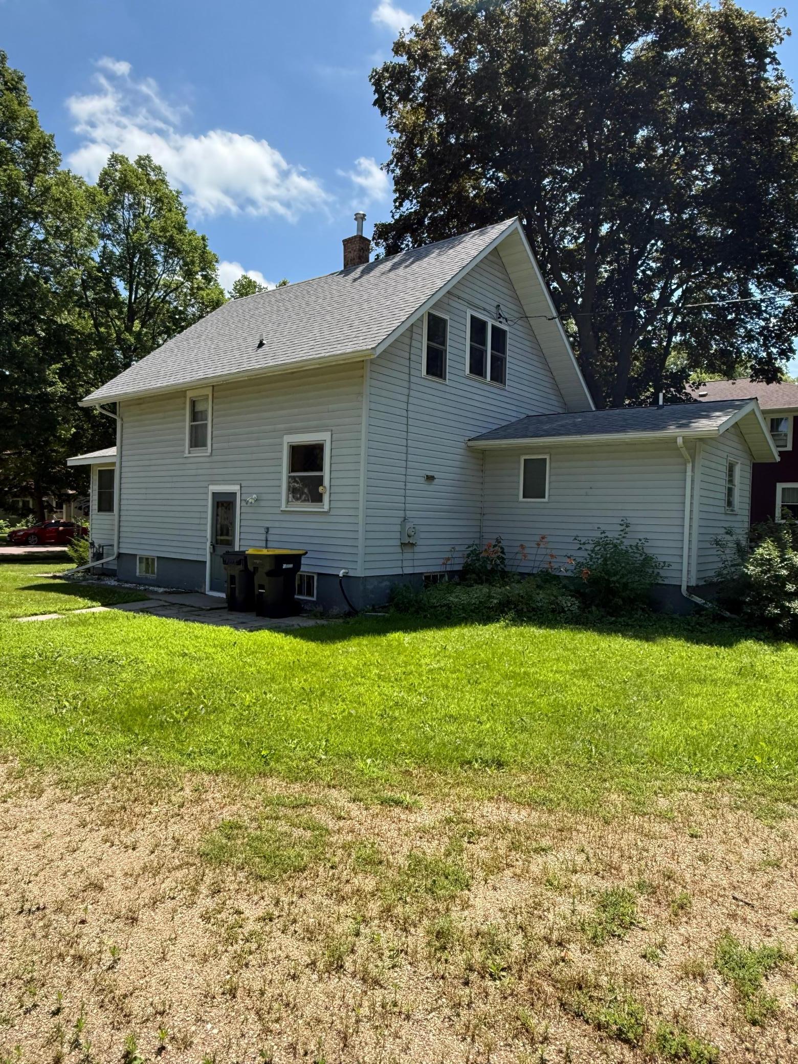 631 7th St, Walnut Grove, MN 56180