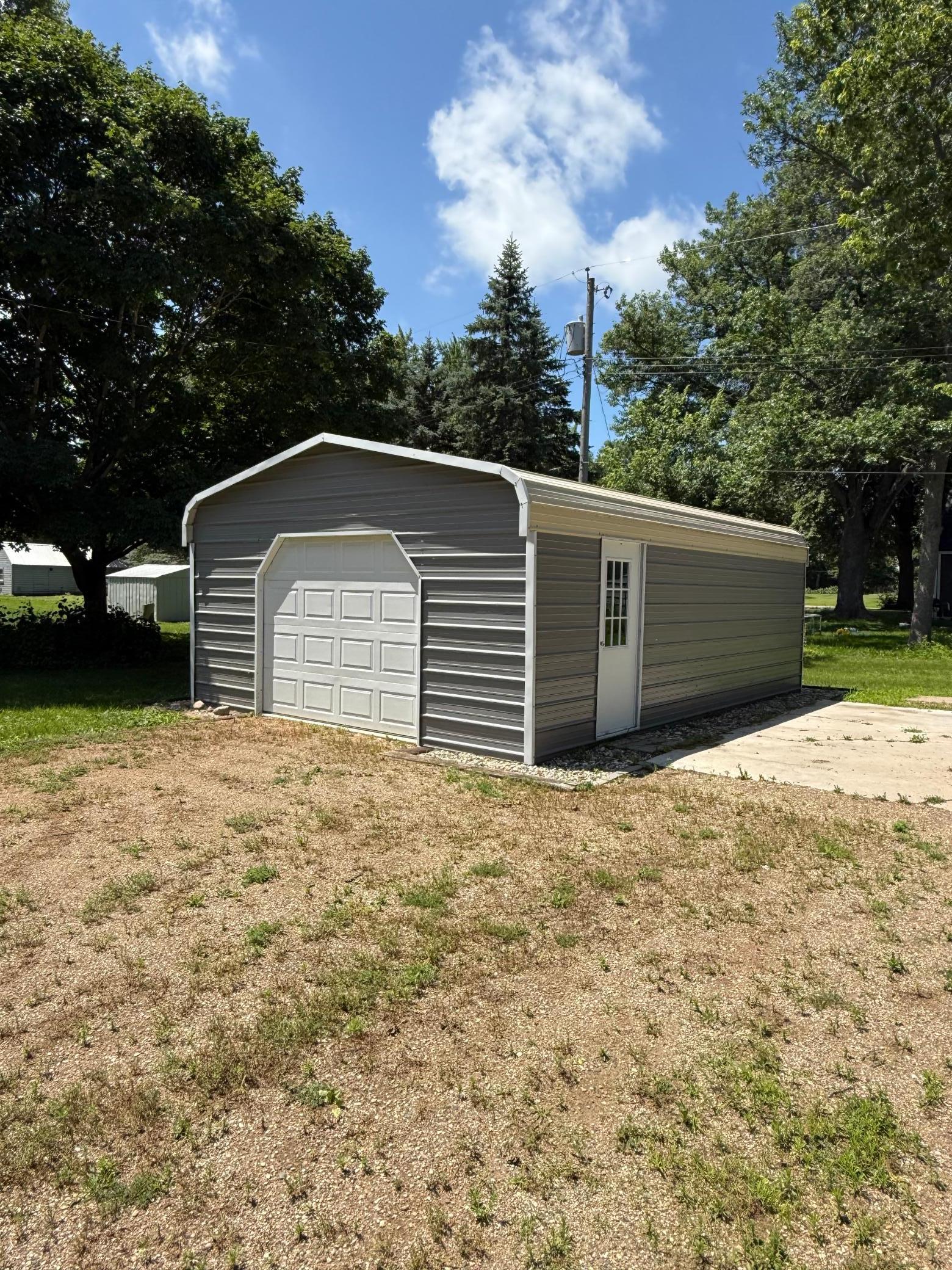 631 7th St, Walnut Grove, MN 56180