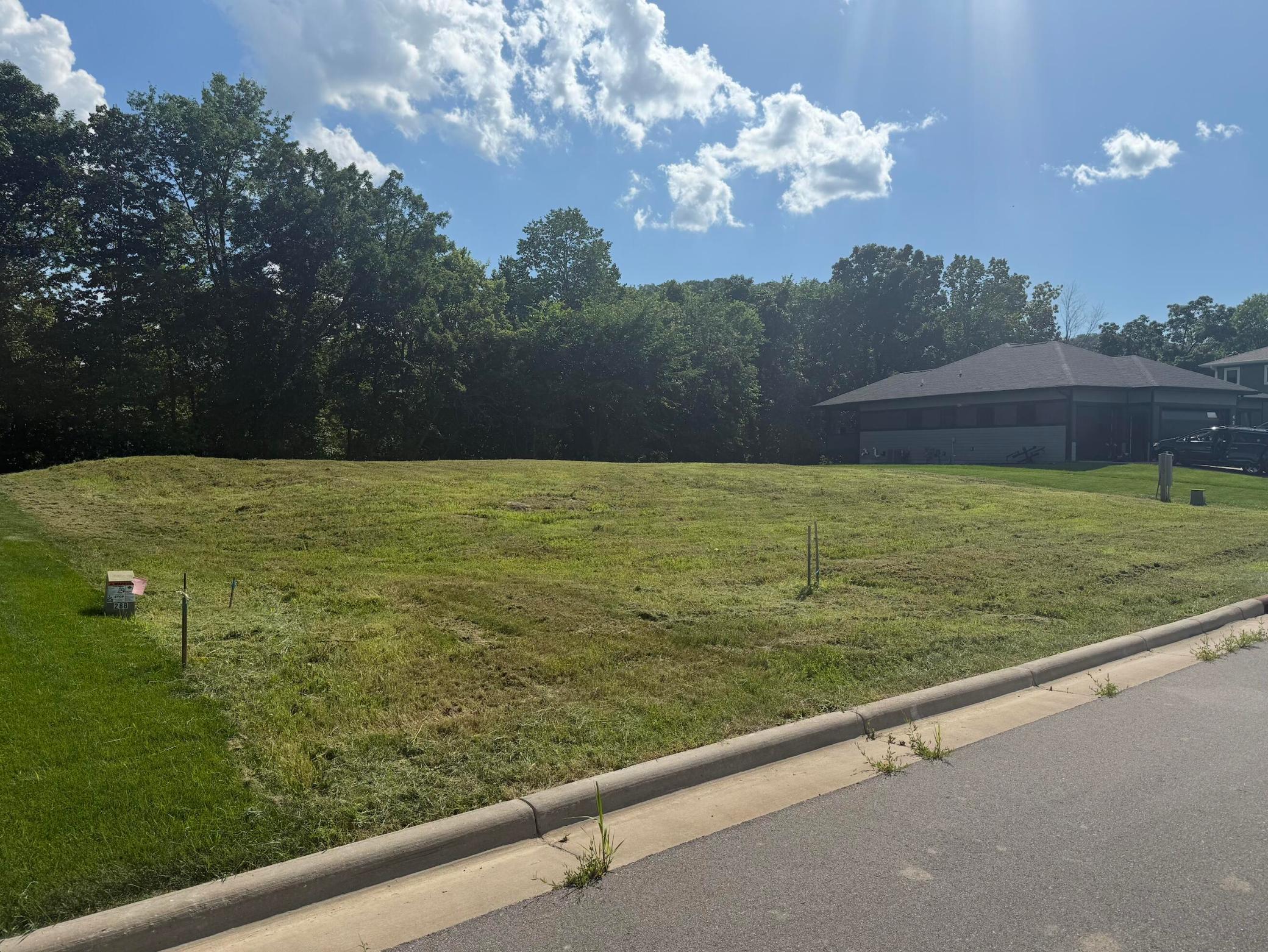 432 Backstretch Ct, La Crescent, MN 55947