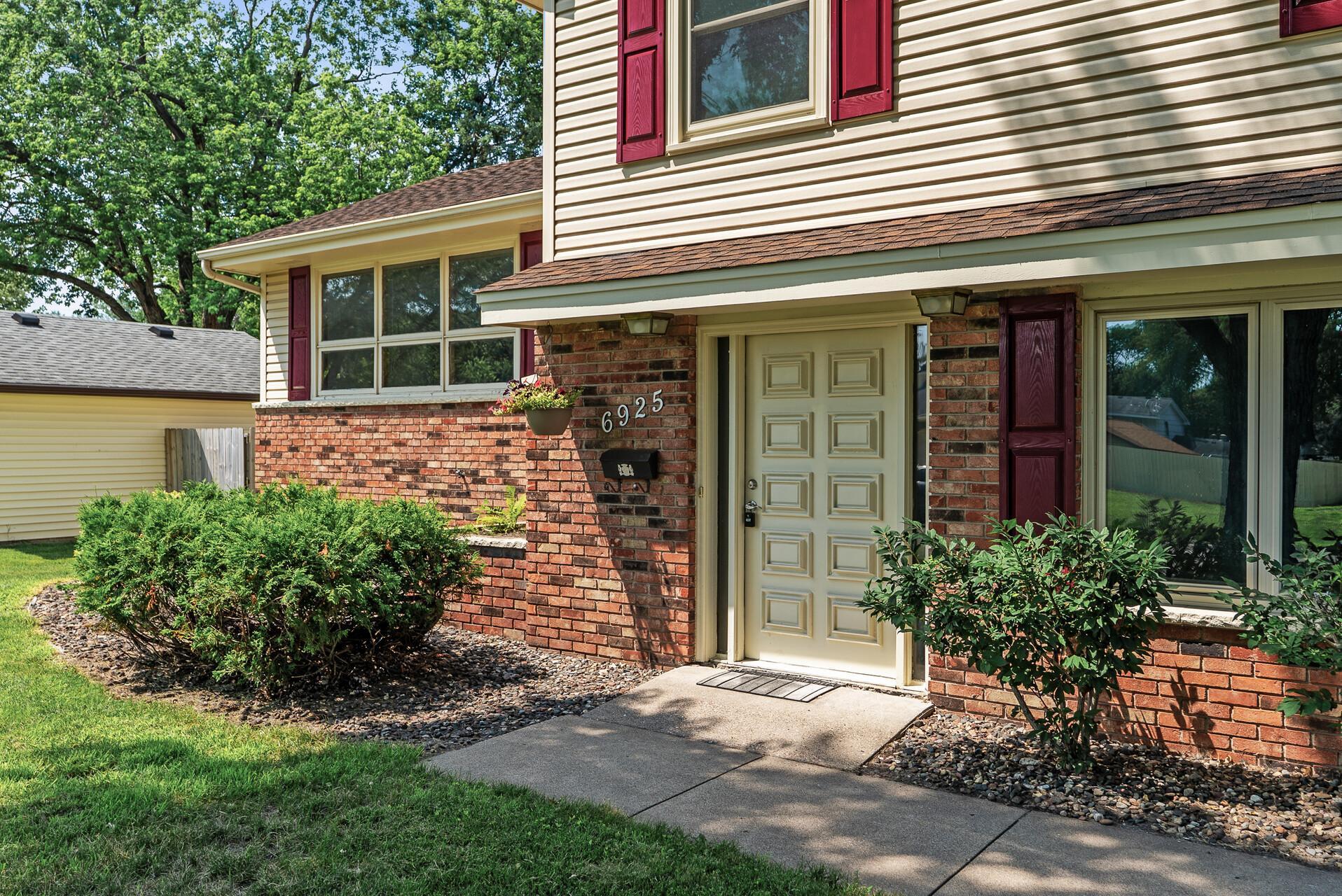 6925 Colorado Ave N, Brooklyn Park, MN 55429