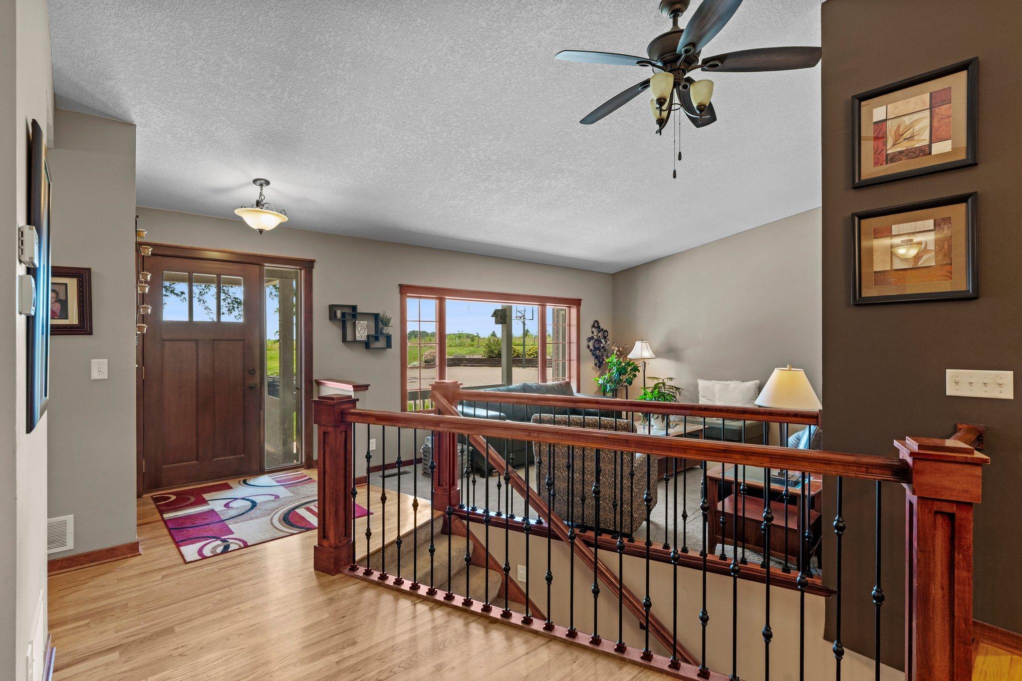 11512 Dale Rd, Woodbury, MN 55129
