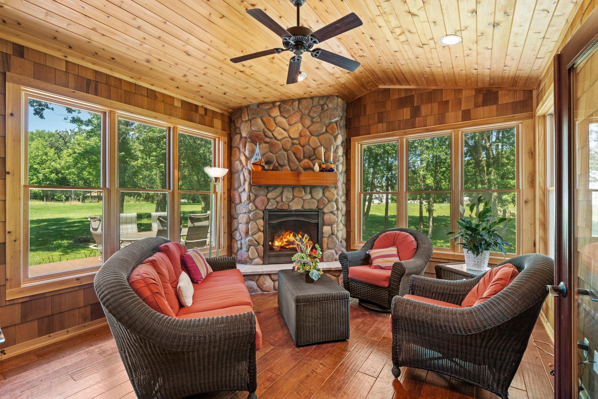 11512 Dale Rd, Woodbury, MN 55129